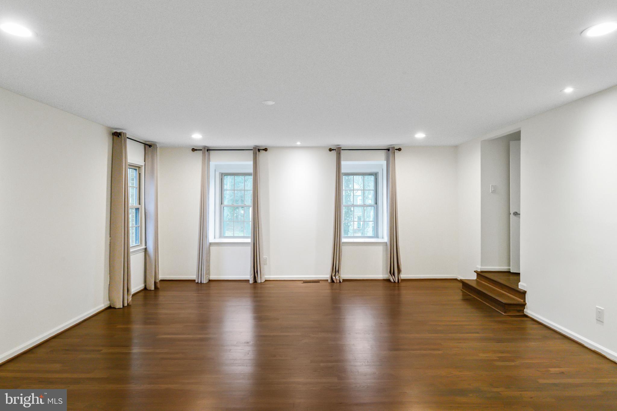 PINE KNOLLS - Residential