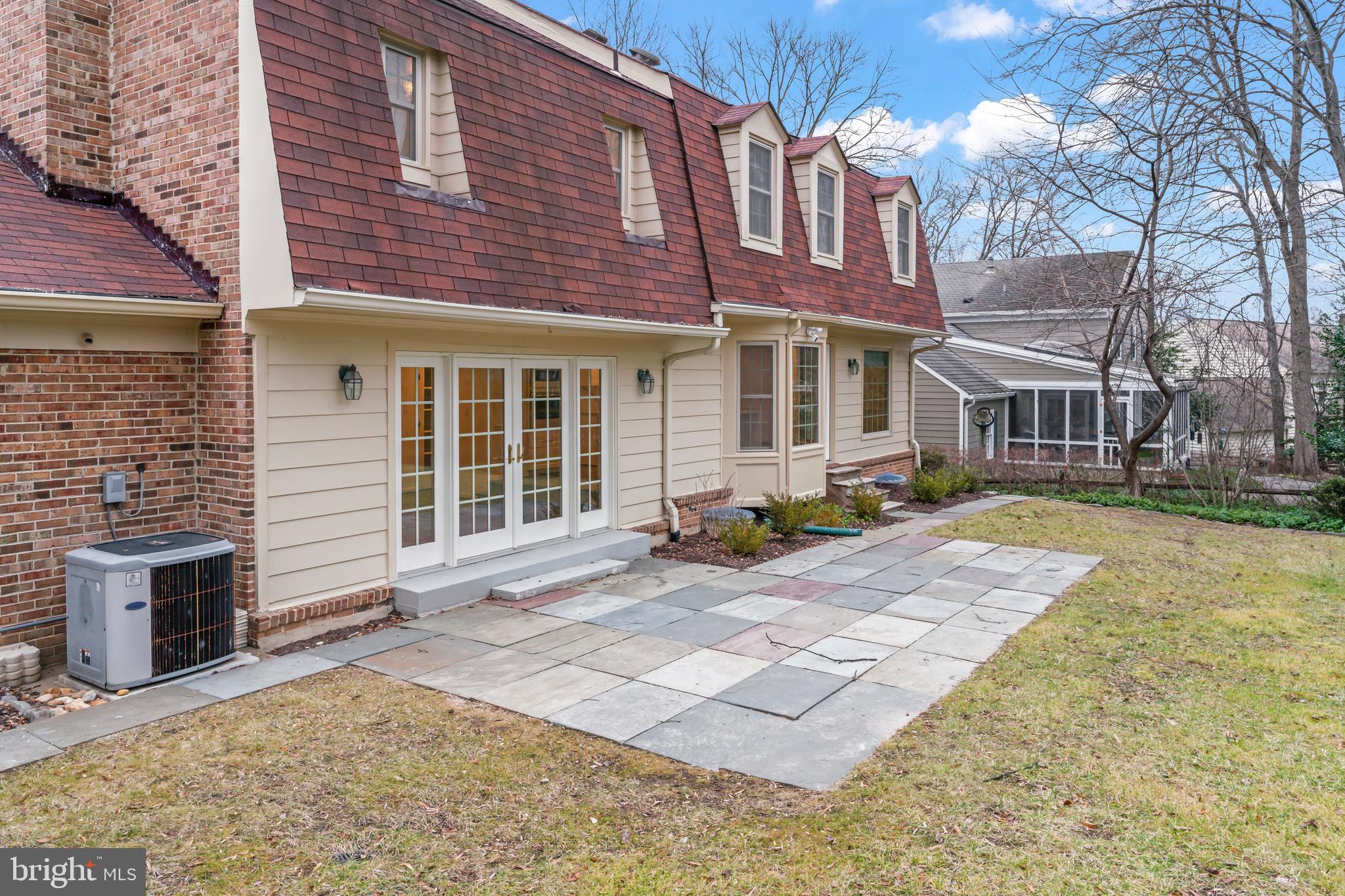 PINE KNOLLS - Residential