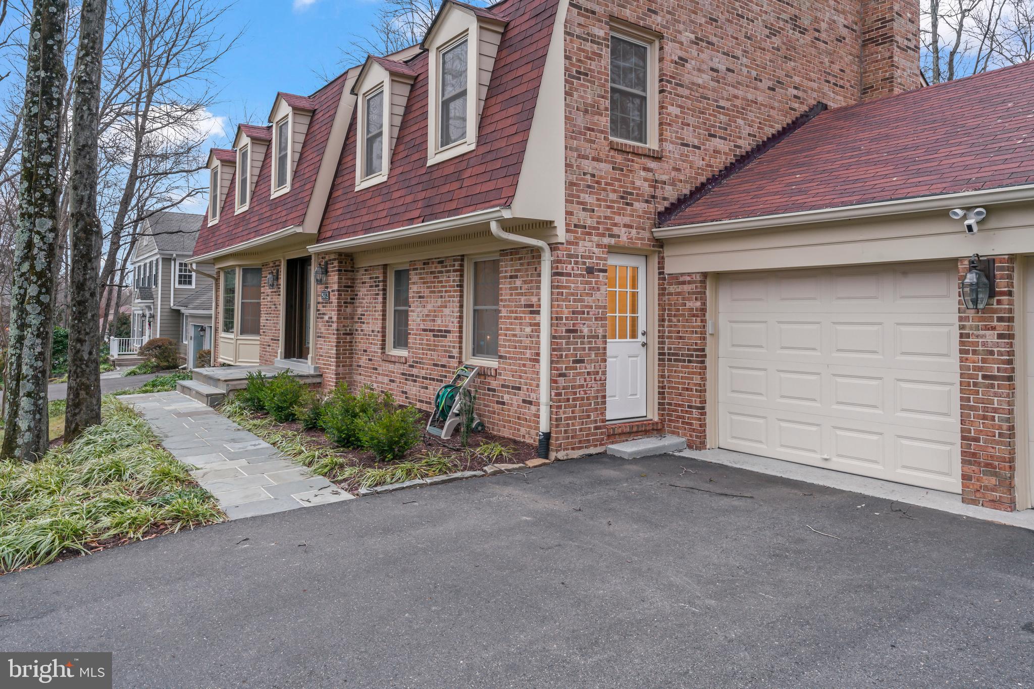 PINE KNOLLS - Residential