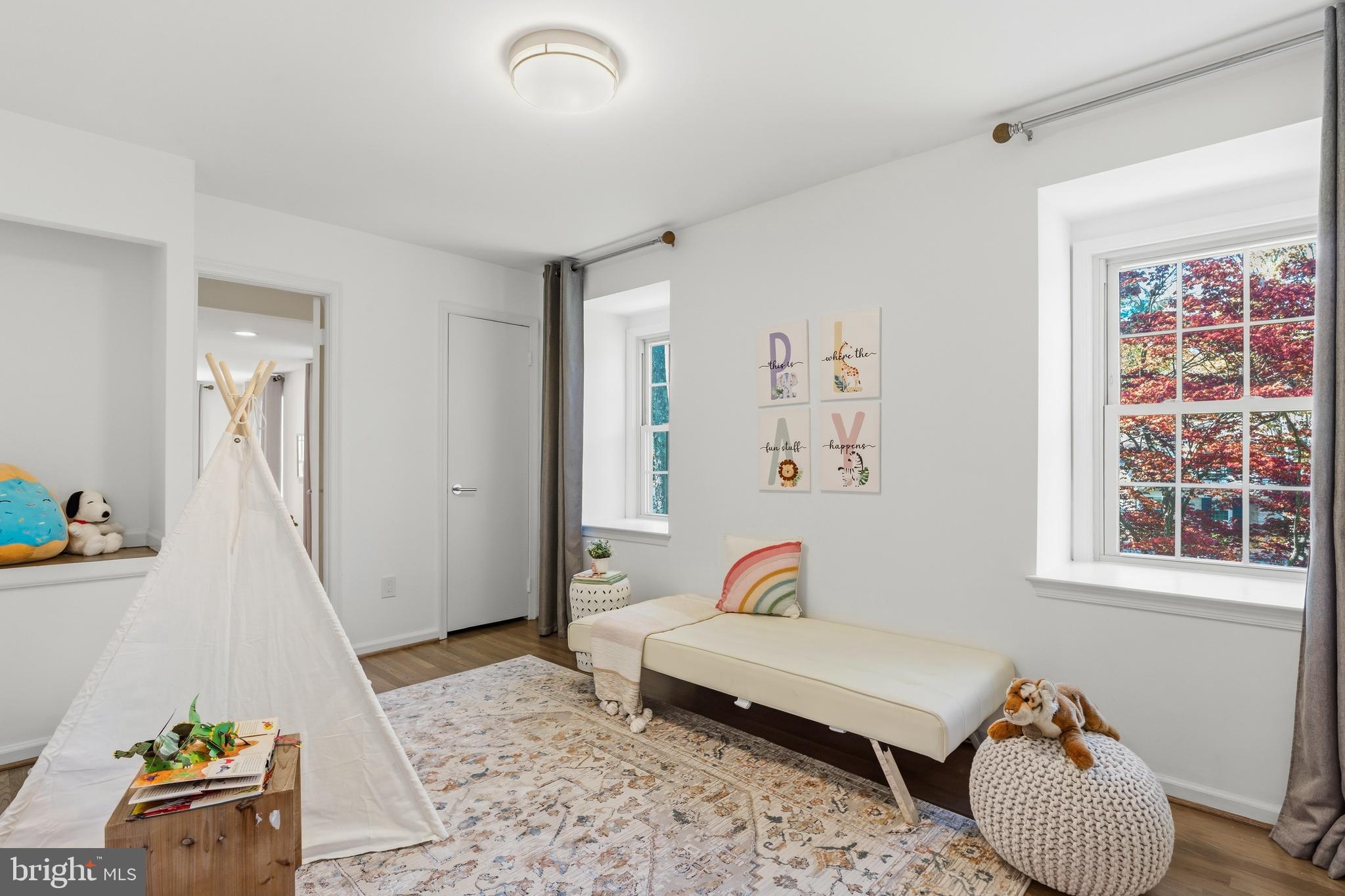 PINE KNOLLS - Residential