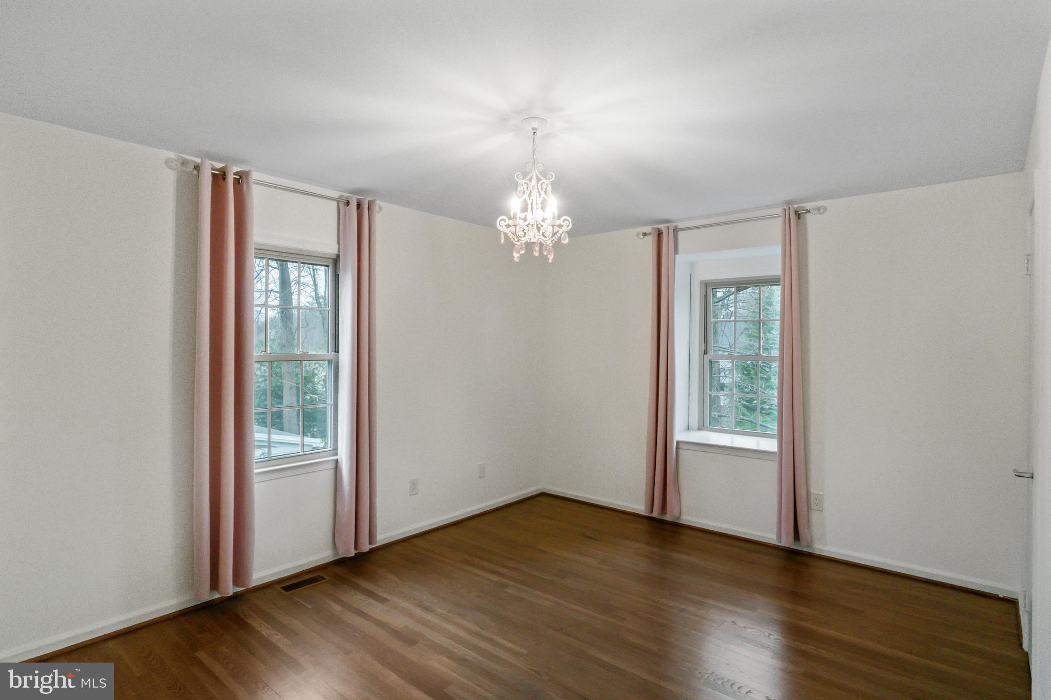 PINE KNOLLS - Residential