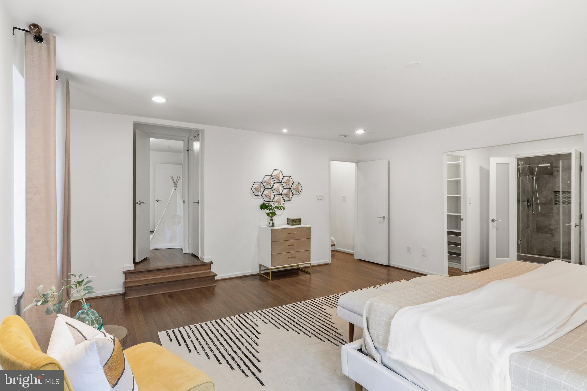 PINE KNOLLS - Residential