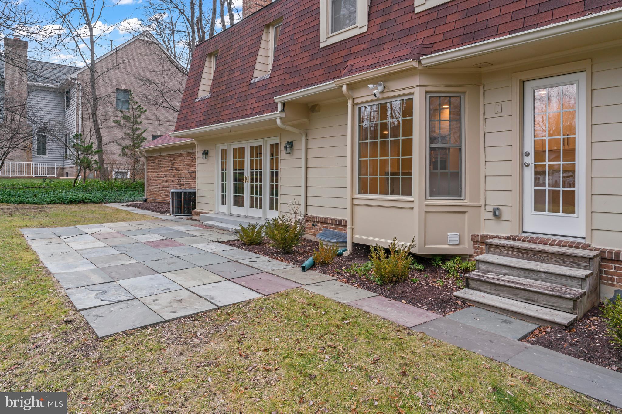 PINE KNOLLS - Residential