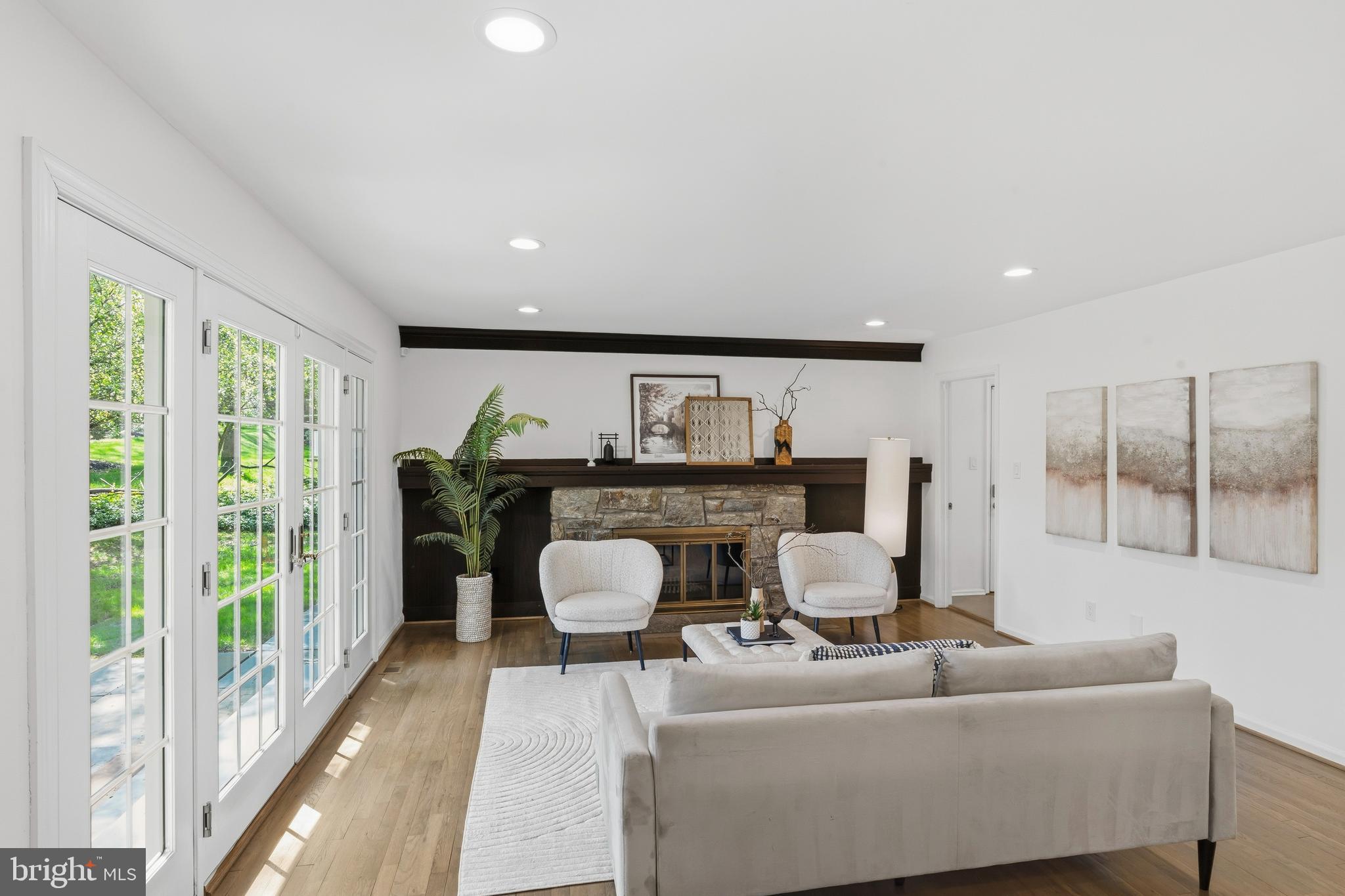 PINE KNOLLS - Residential