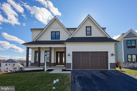 Photo of 2528 Crowfoot Ln #40, EAST PETERSBURG, PA 17520 (MLS # PALA2058438)