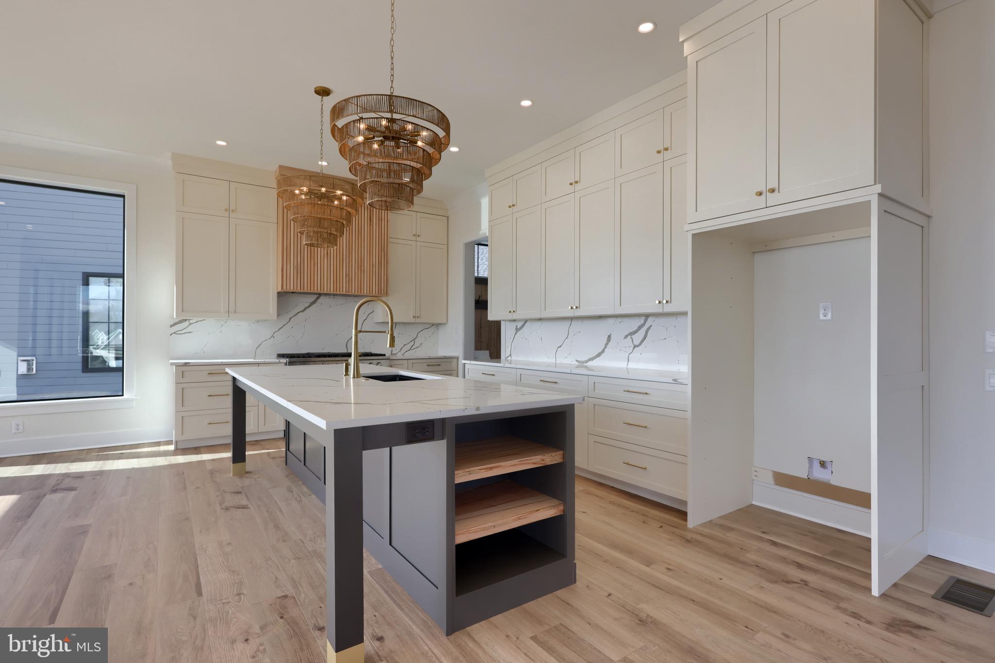 HAYDN MANOR - Residential