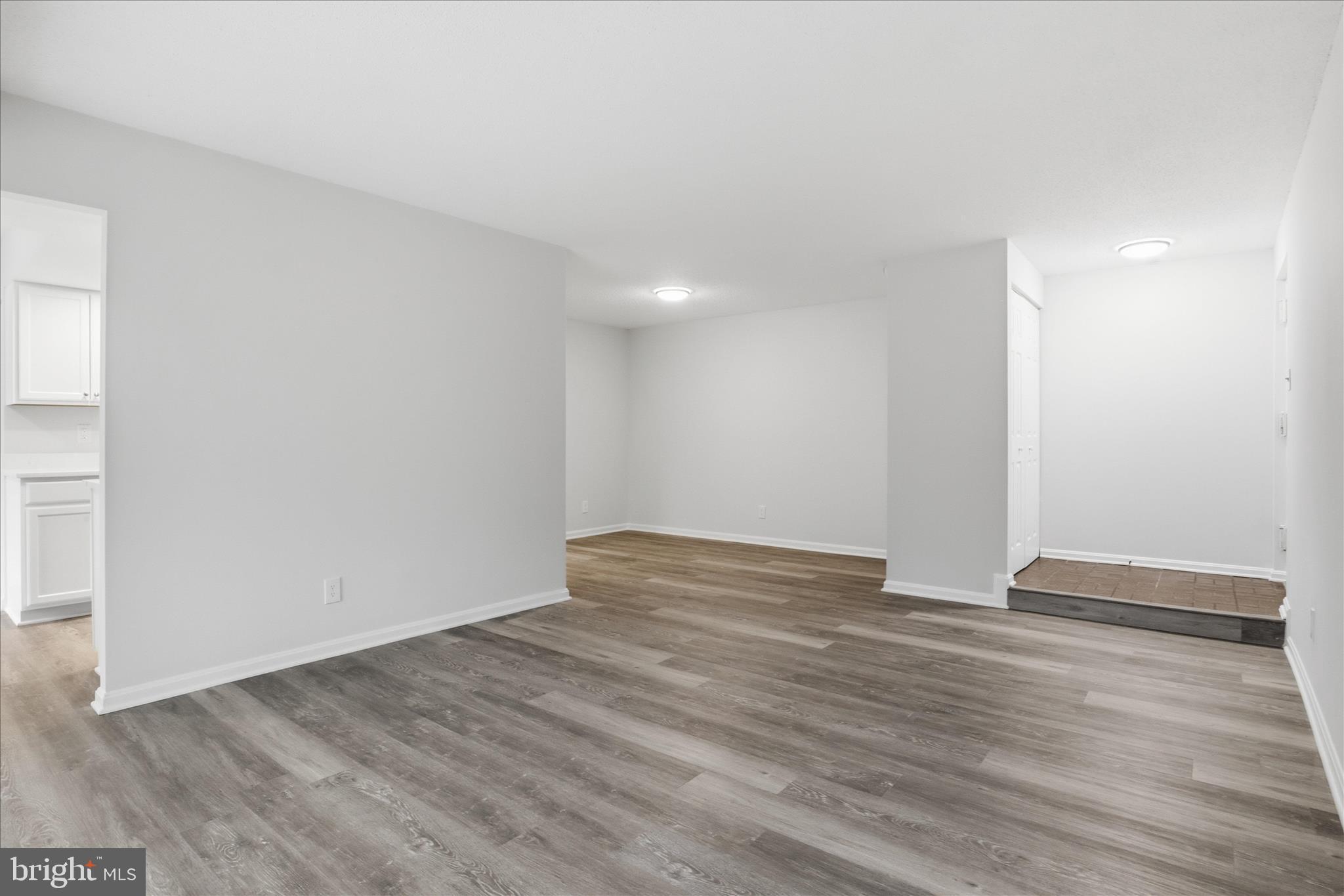 VISTAS OF VIENNA CONDOMINIUMS - Residential