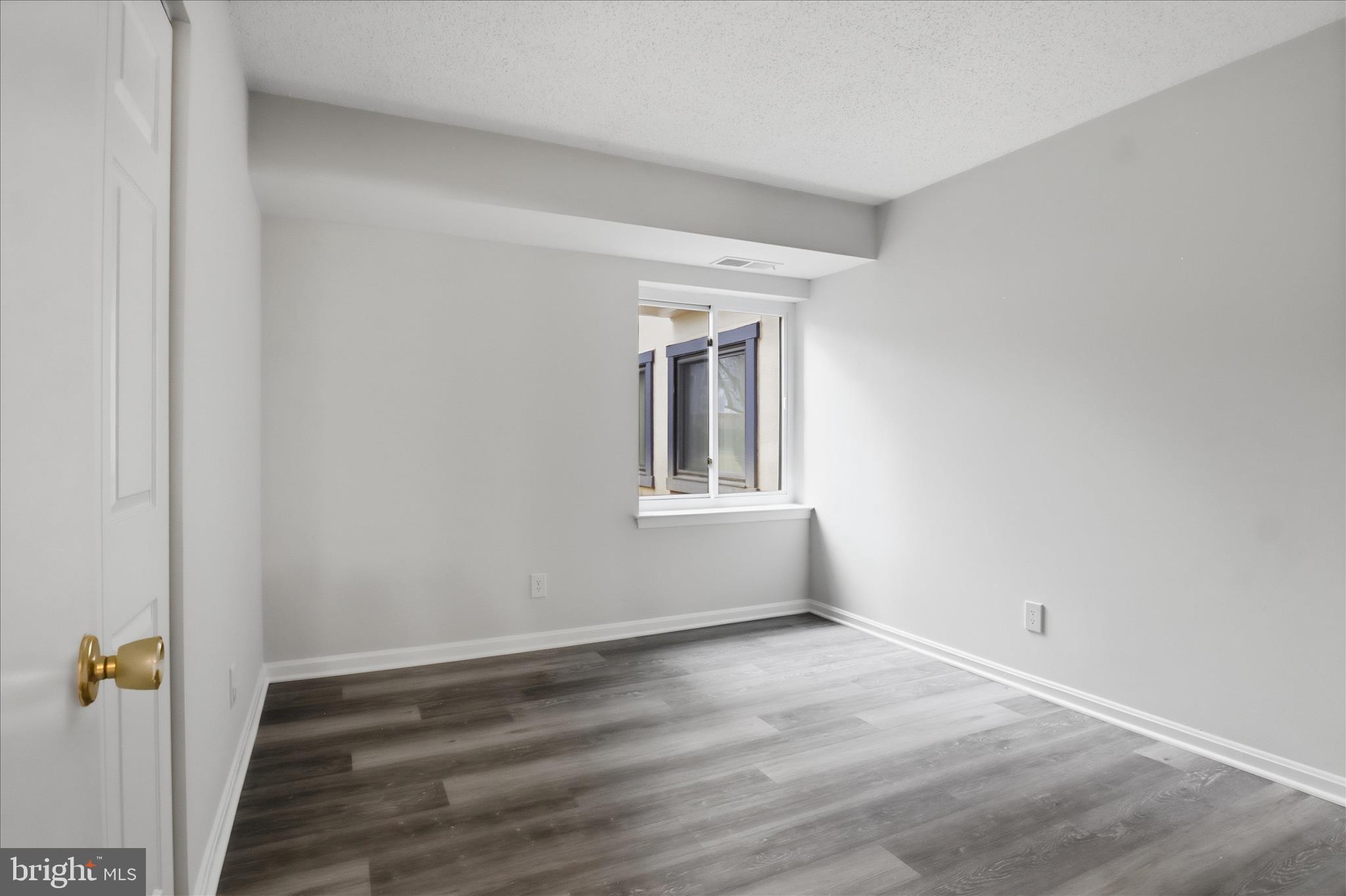 VISTAS OF VIENNA CONDOMINIUMS - Residential