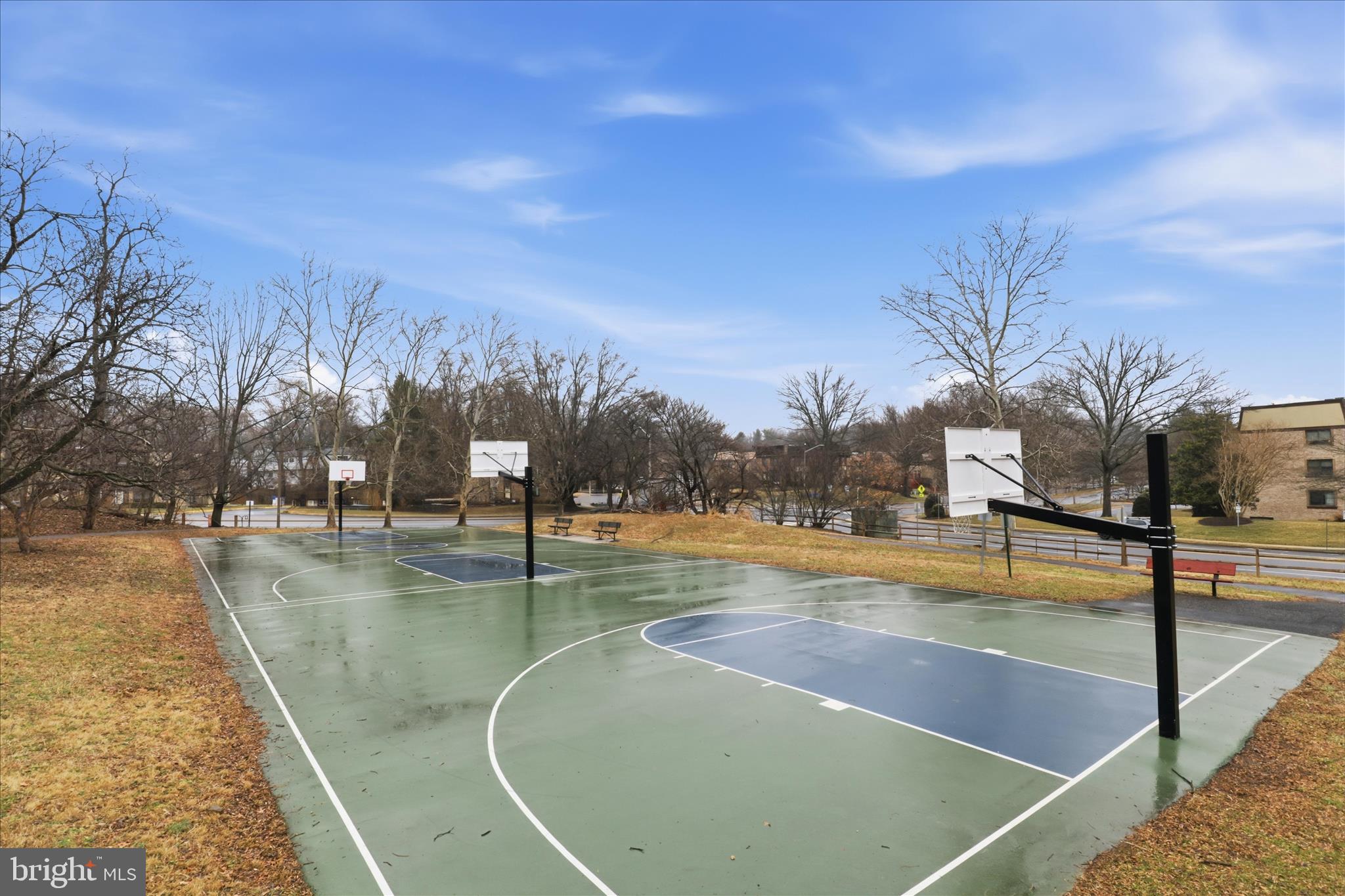 VISTAS OF VIENNA CONDOMINIUMS - Residential