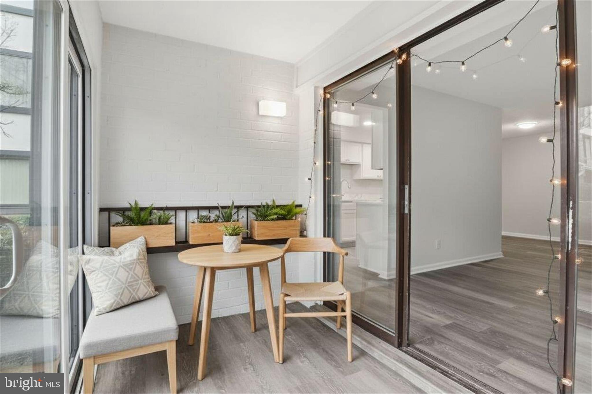 VISTAS OF VIENNA CONDOMINIUMS - Residential