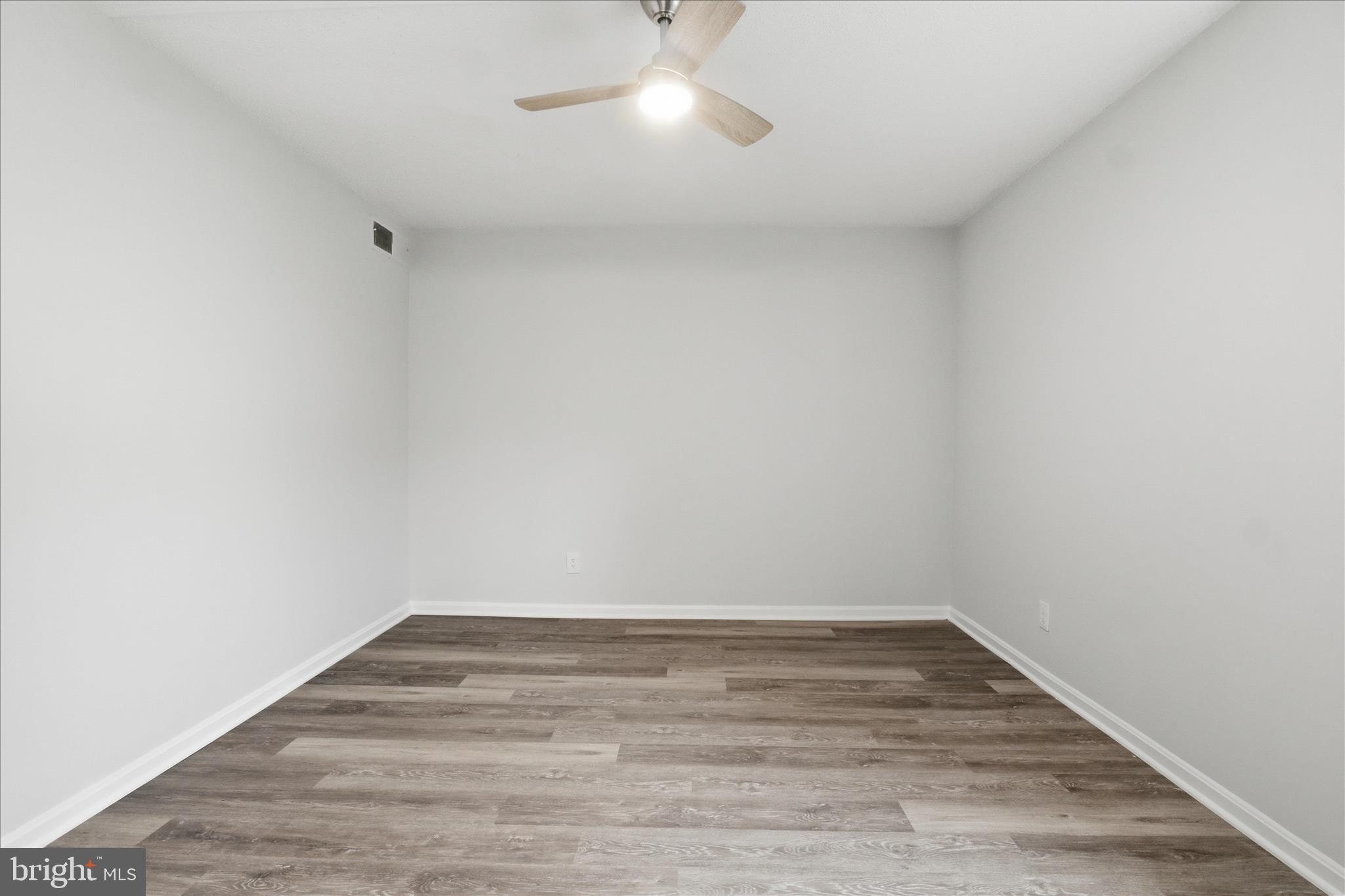 VISTAS OF VIENNA CONDOMINIUMS - Residential