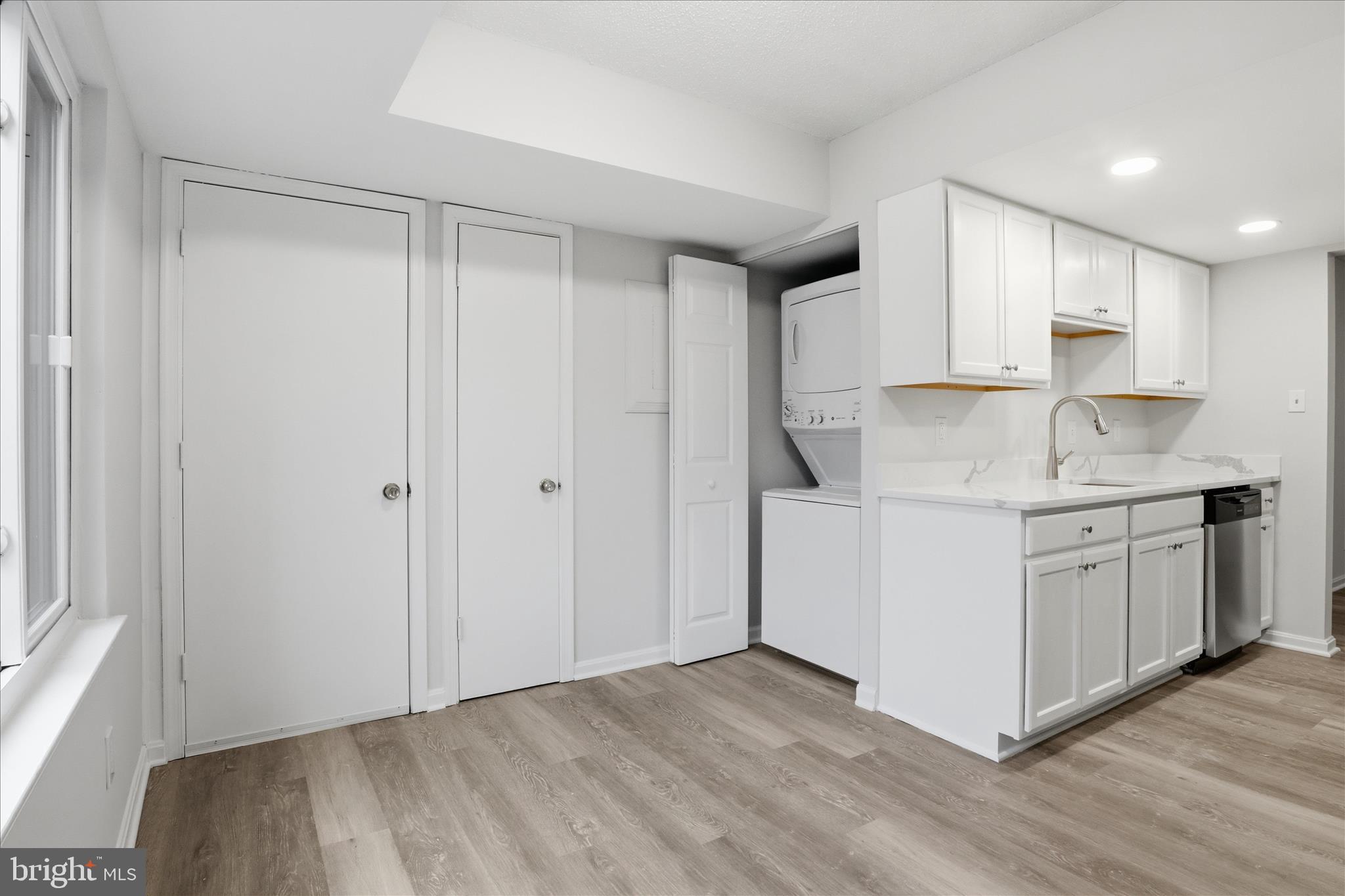 VISTAS OF VIENNA CONDOMINIUMS - Residential