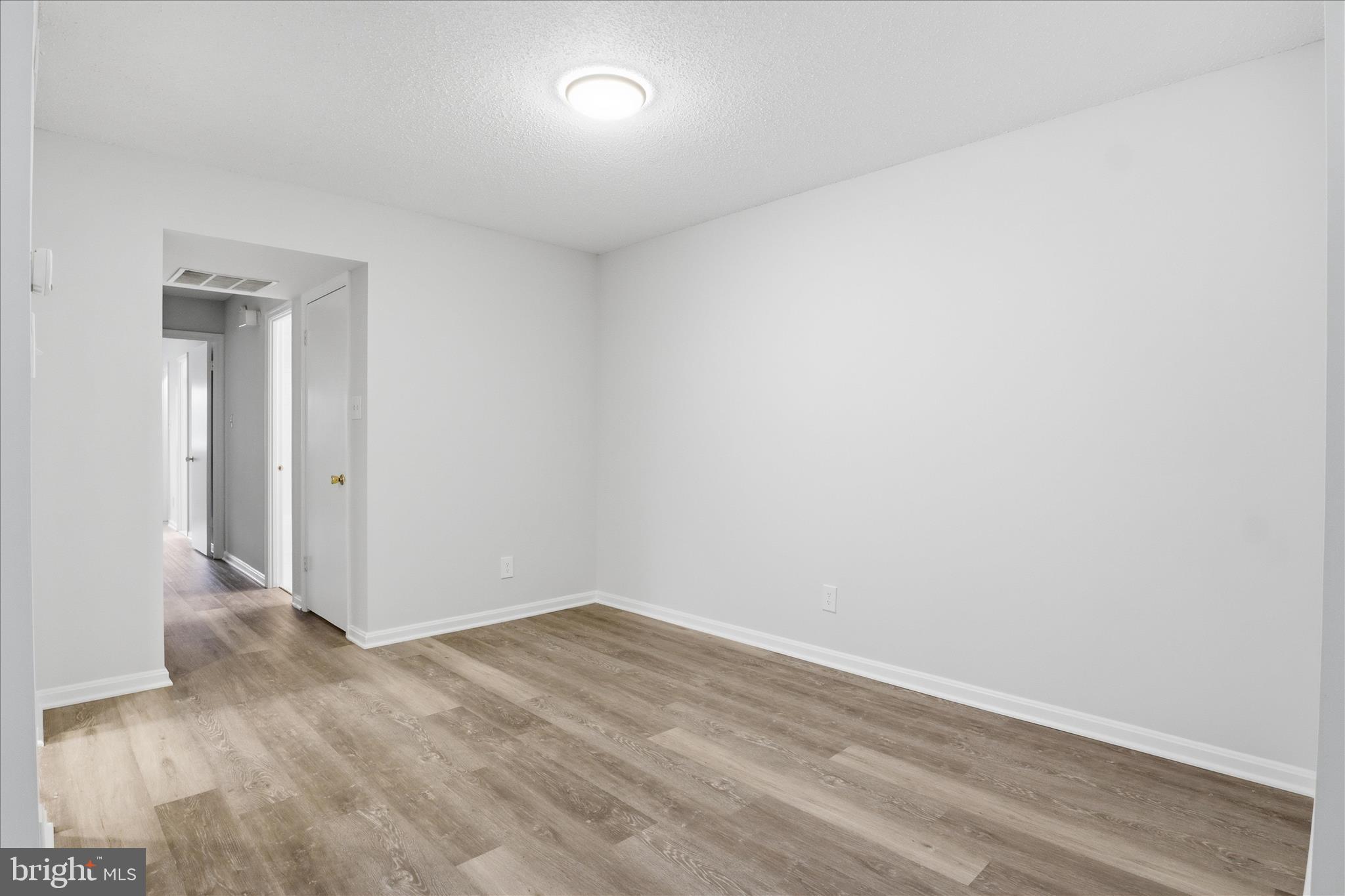 VISTAS OF VIENNA CONDOMINIUMS - Residential