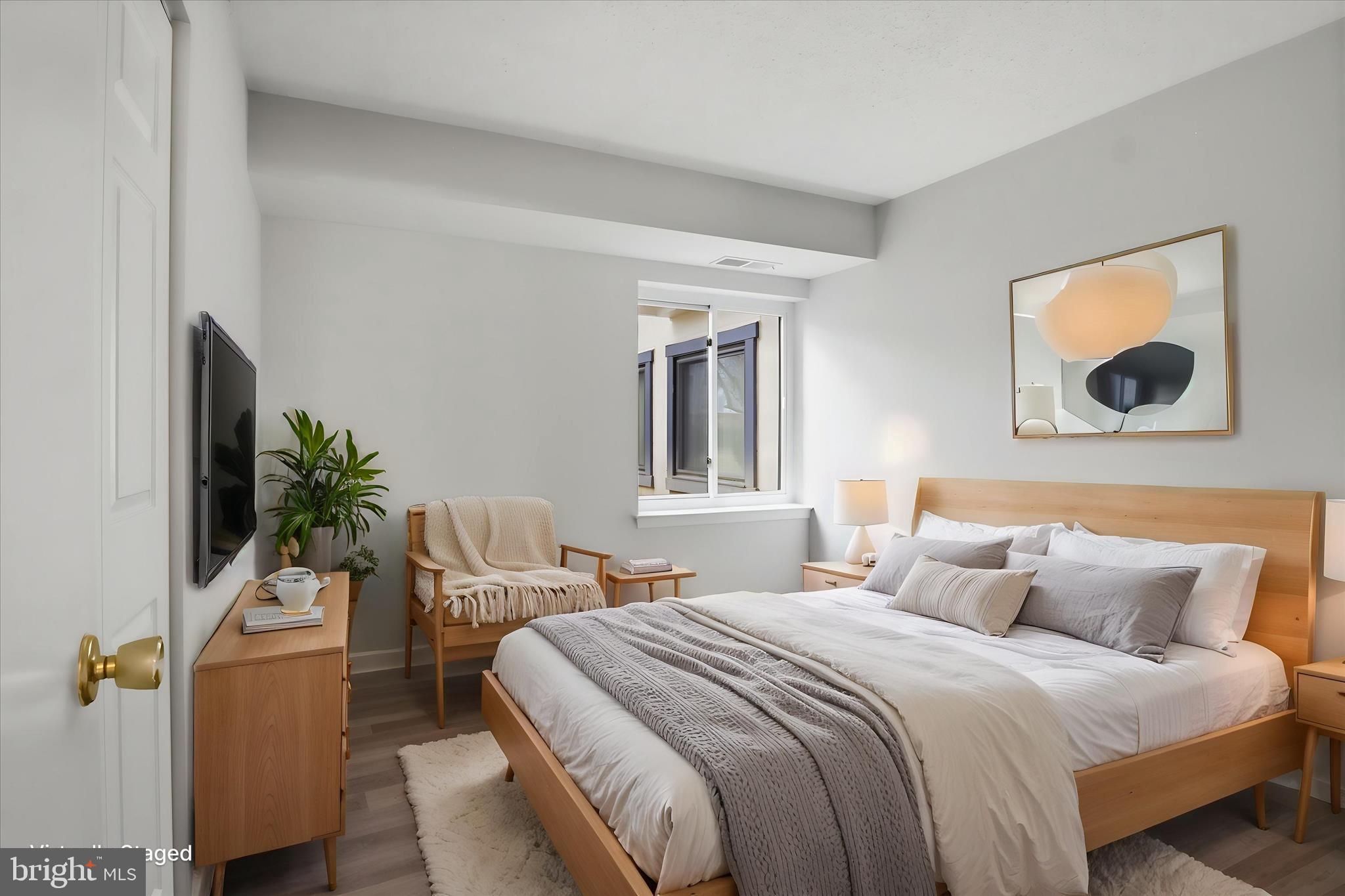 VISTAS OF VIENNA CONDOMINIUMS - Residential