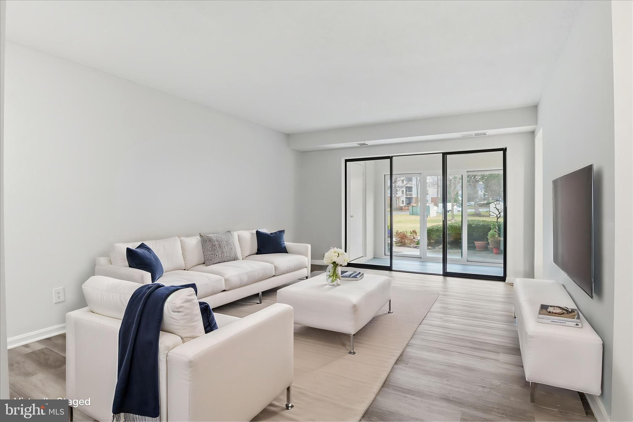 VISTAS OF VIENNA CONDOMINIUMS - Residential