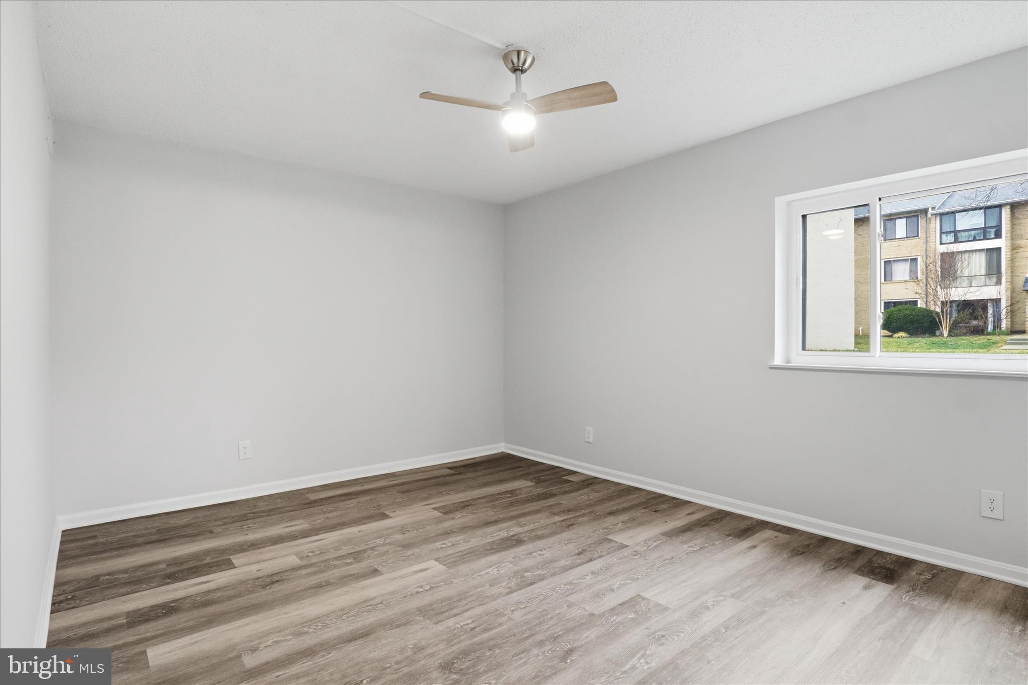 VISTAS OF VIENNA CONDOMINIUMS - Residential