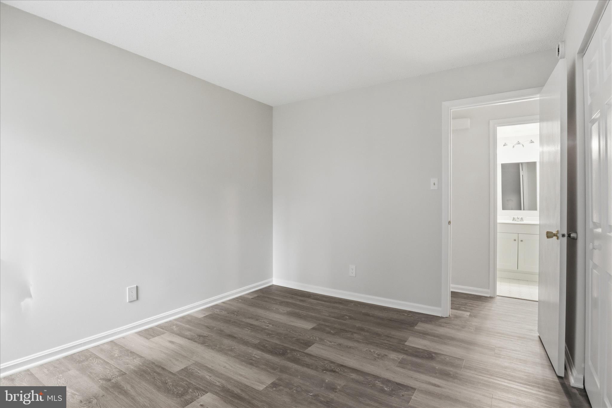 VISTAS OF VIENNA CONDOMINIUMS - Residential