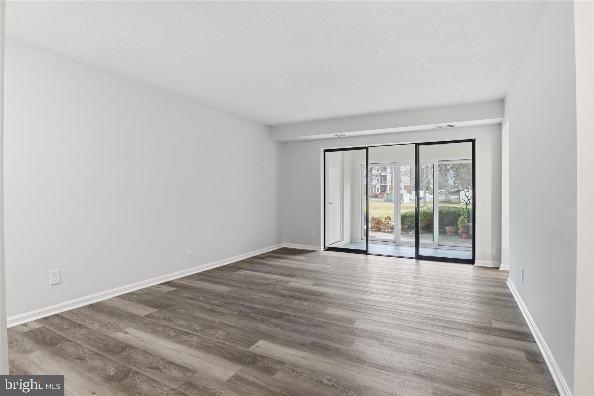 VISTAS OF VIENNA CONDOMINIUMS - Residential