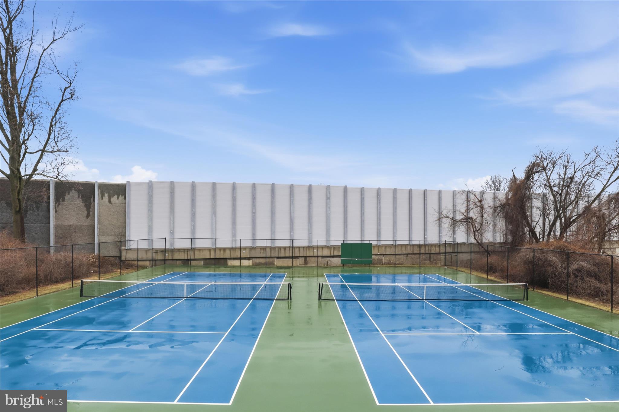 VISTAS OF VIENNA CONDOMINIUMS - Residential