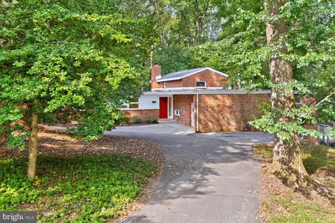 Photo of 13708 Sherwood Forest Drive, SILVER SPRING, MD 20904 (MLS # MDMC2200510)