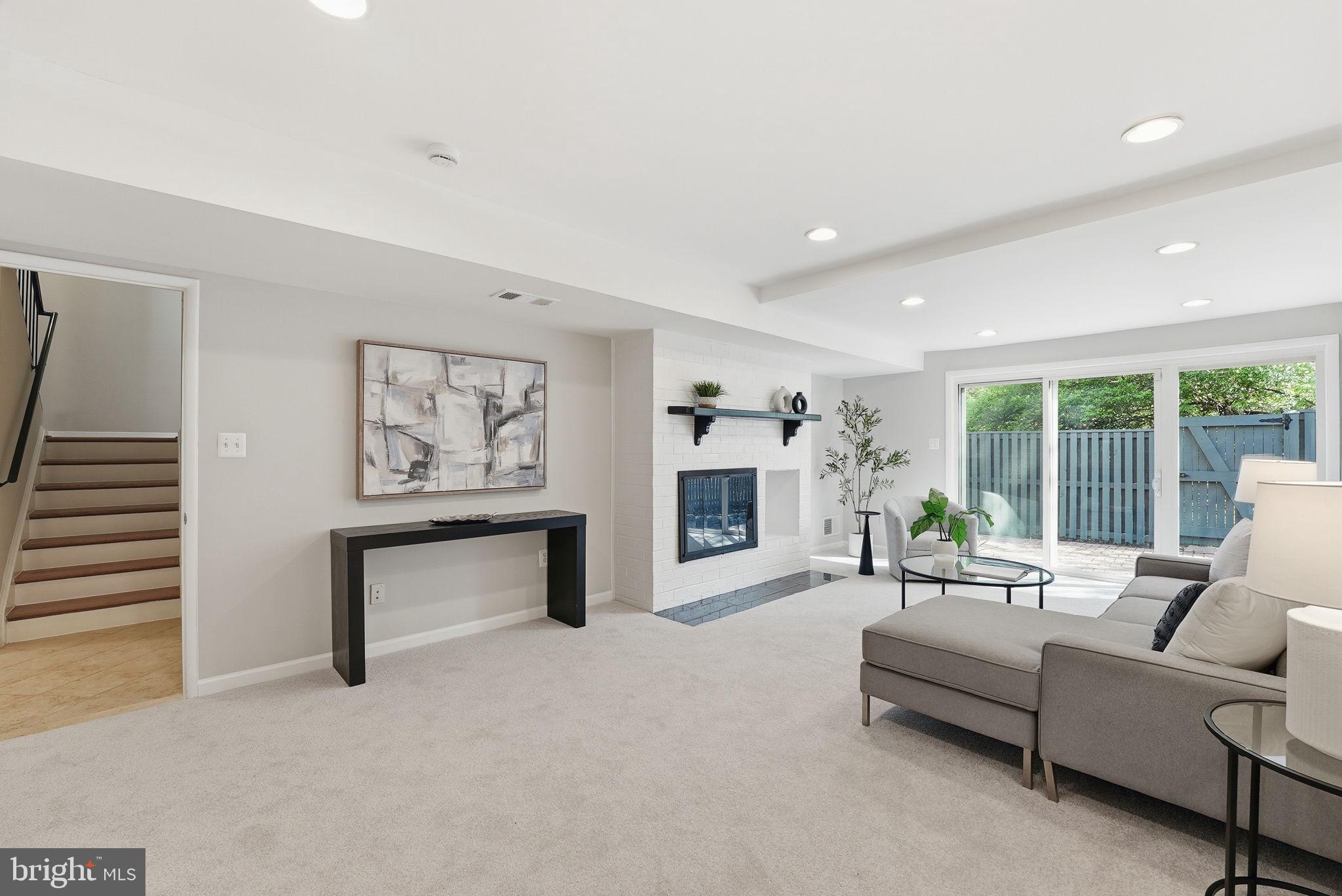 RESTON - Residential