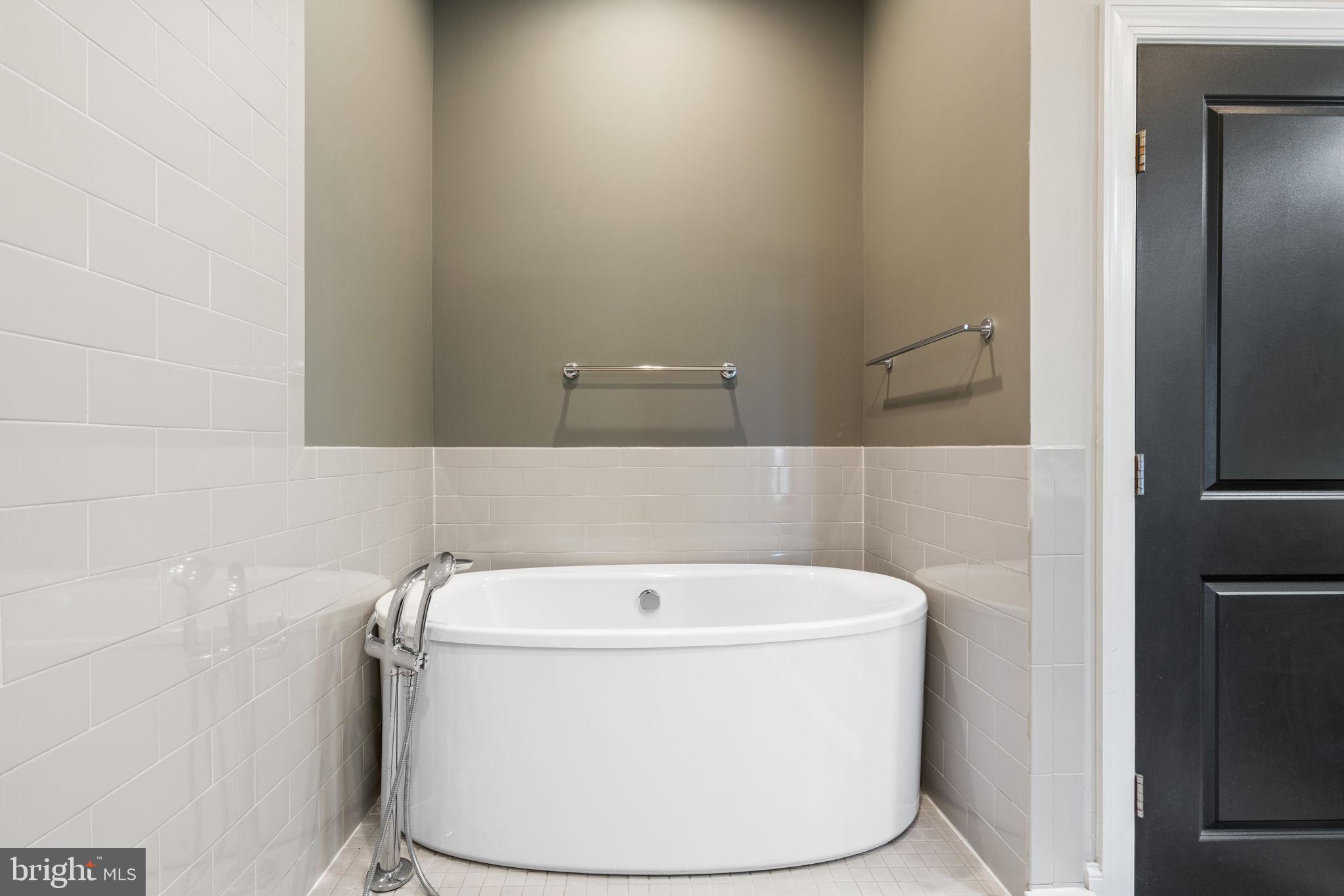 ONE LOUDOUN - Residential