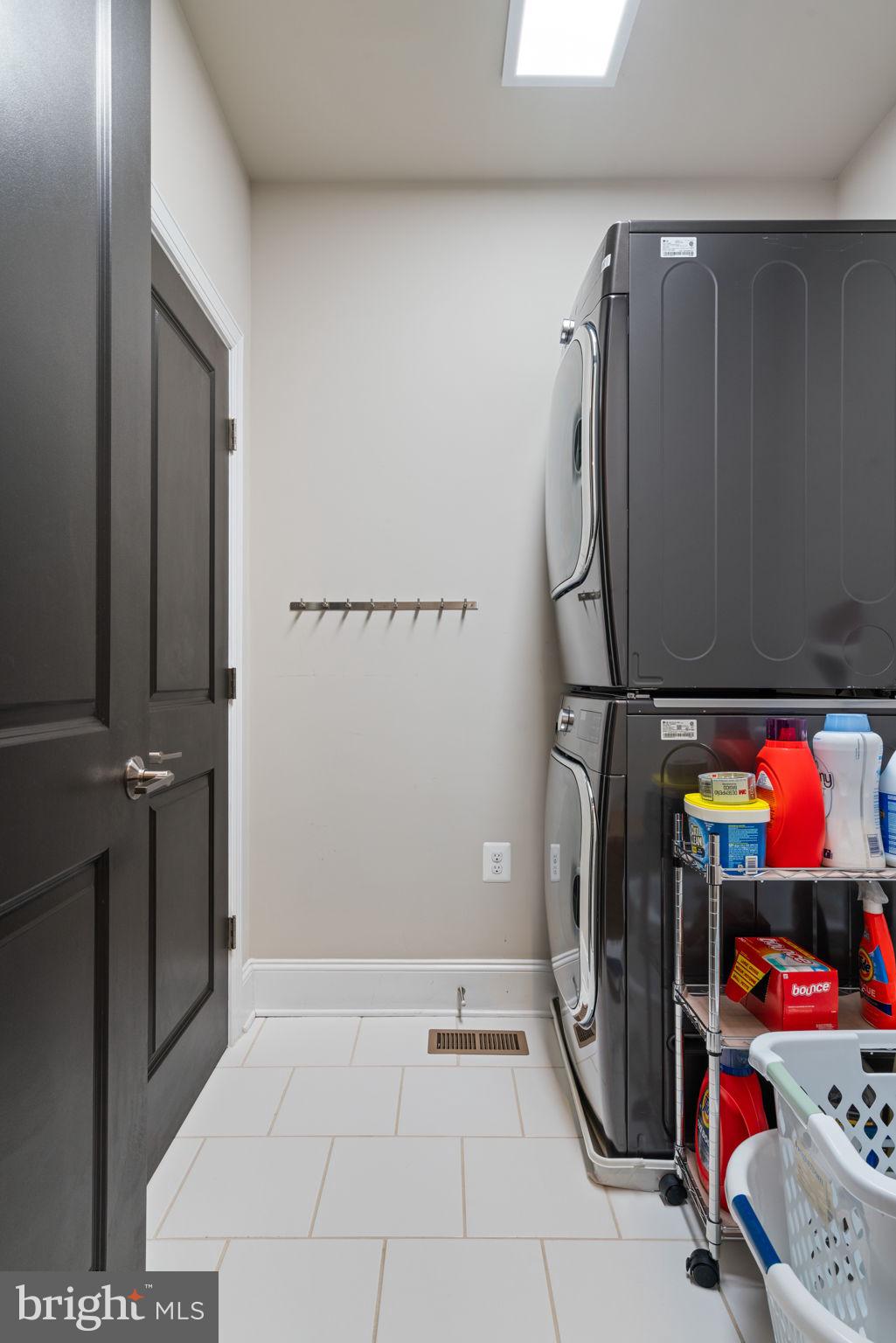 ONE LOUDOUN - Residential