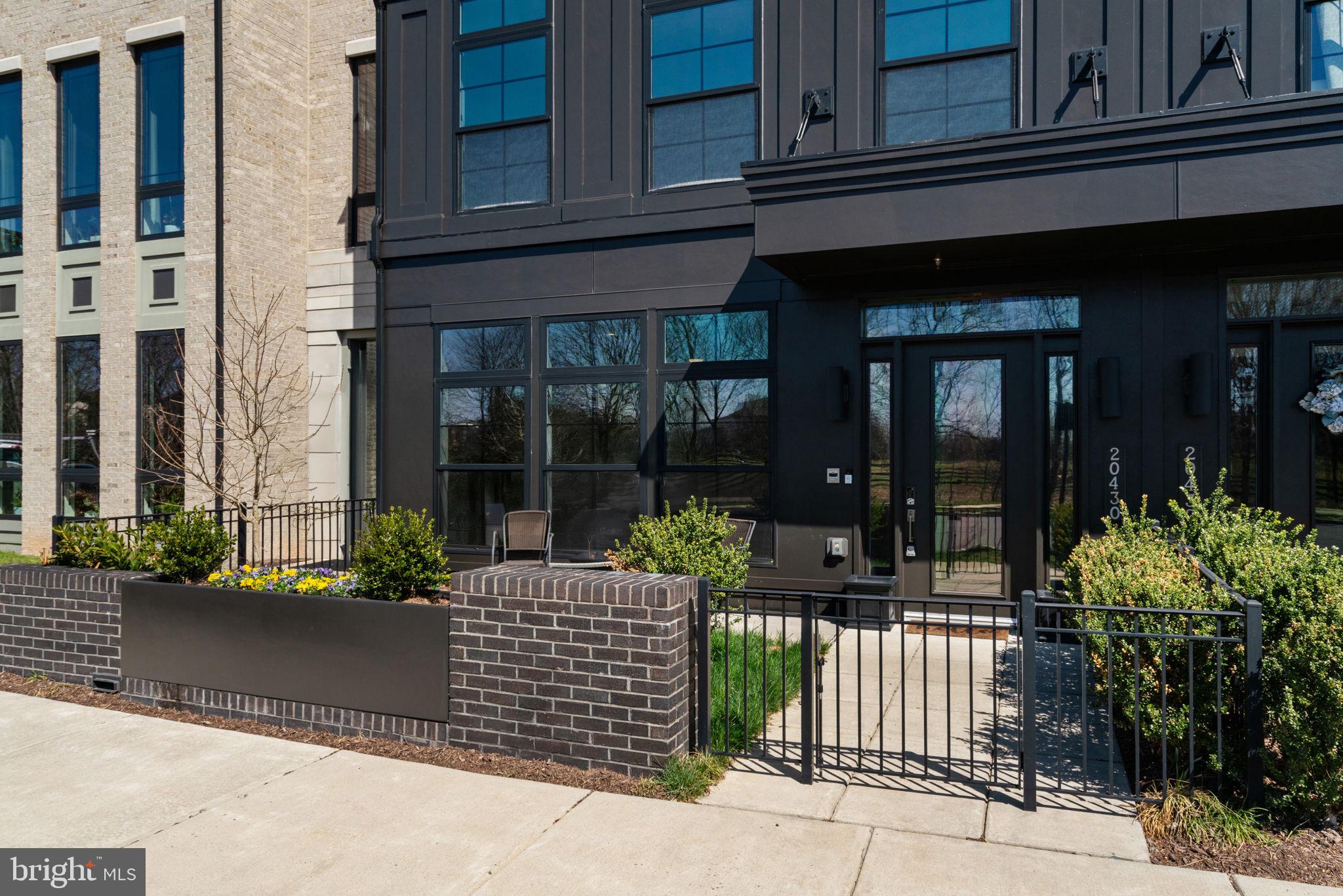 ONE LOUDOUN - Residential