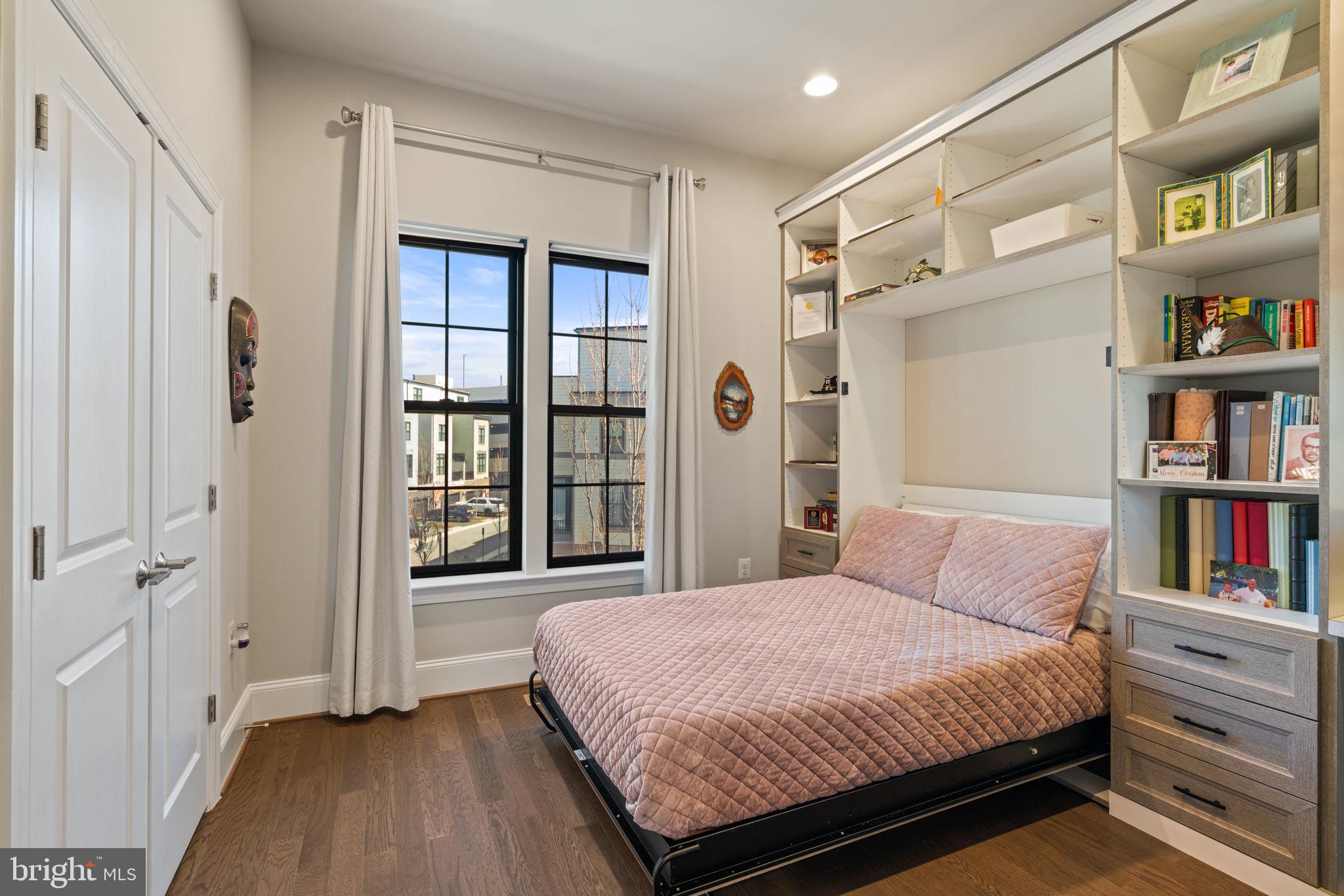 ONE LOUDOUN - Residential