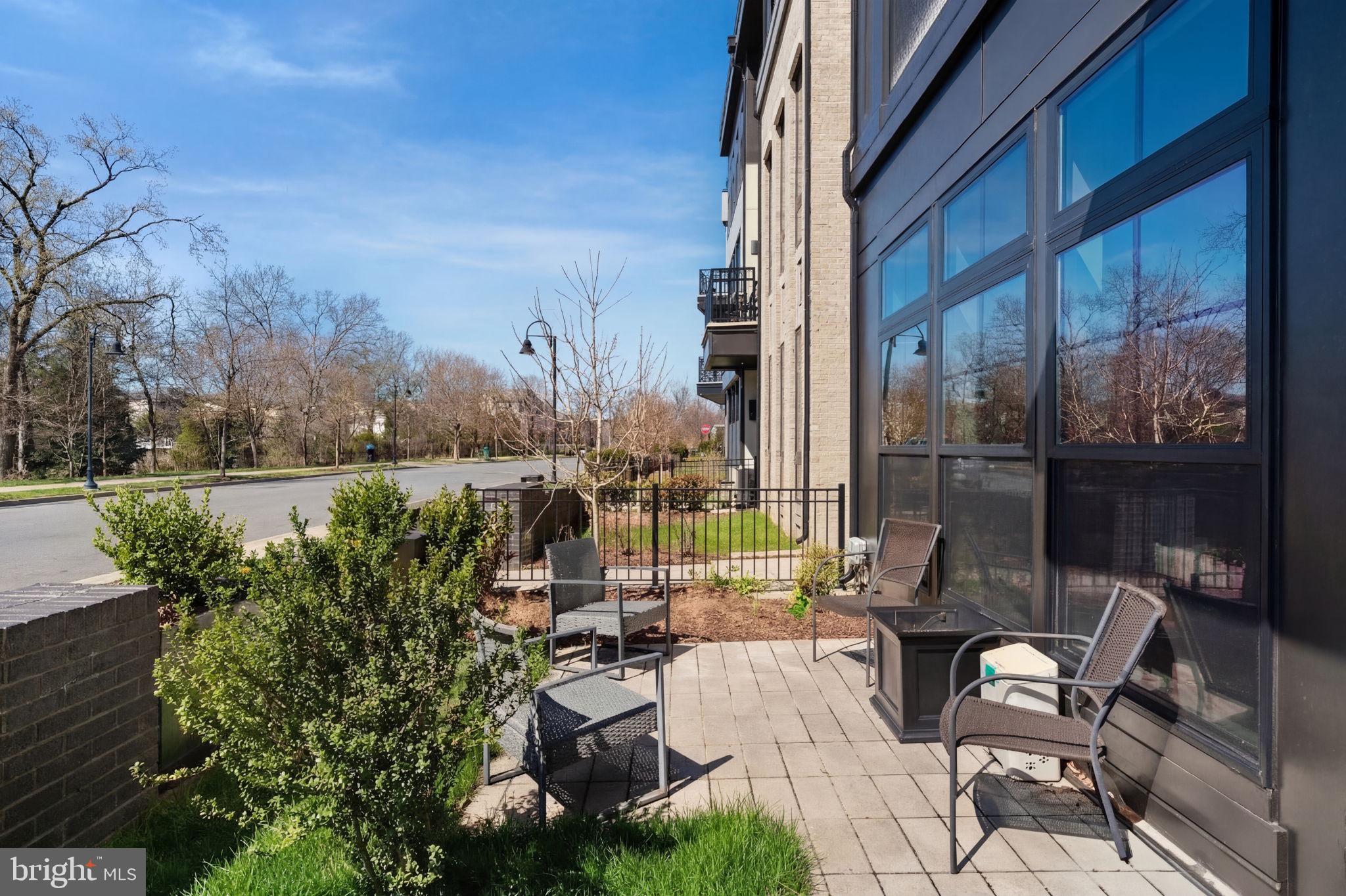 ONE LOUDOUN - Residential