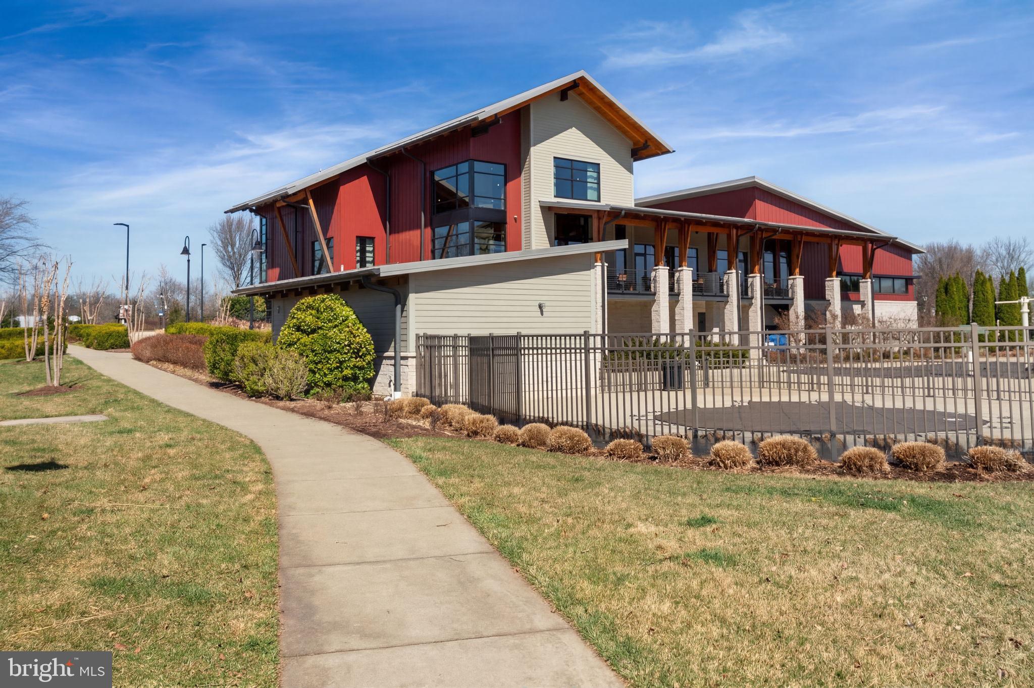 ONE LOUDOUN - Residential