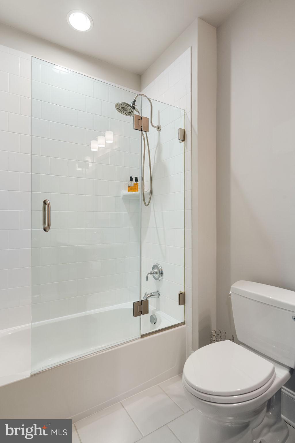 ONE LOUDOUN - Residential