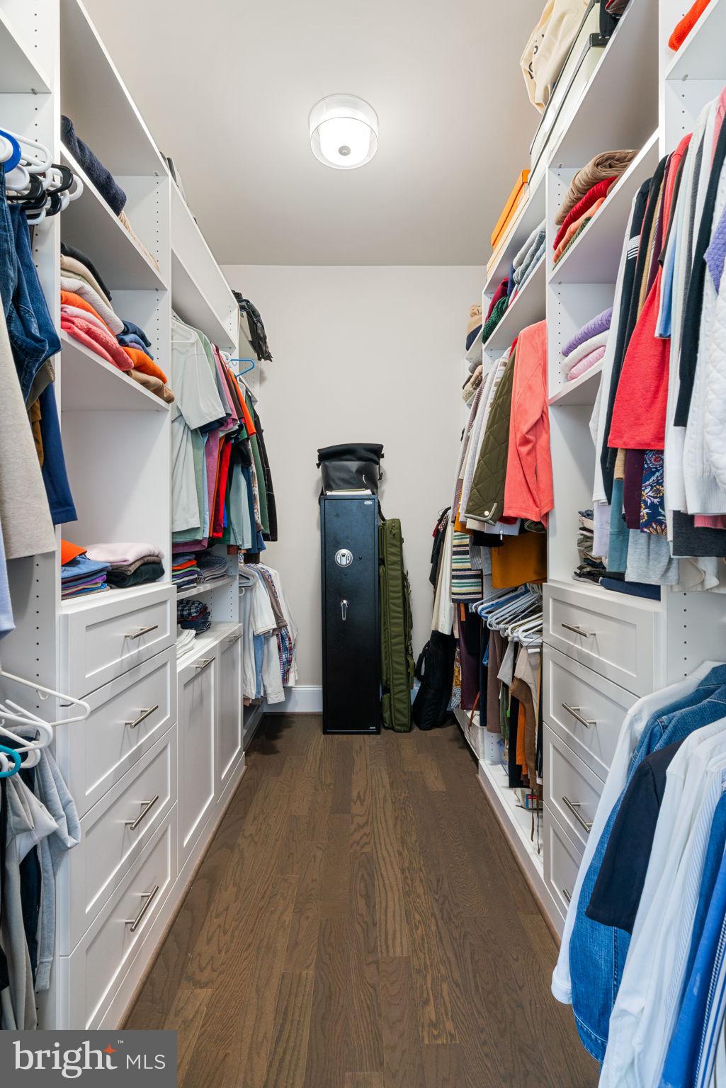 ONE LOUDOUN - Residential