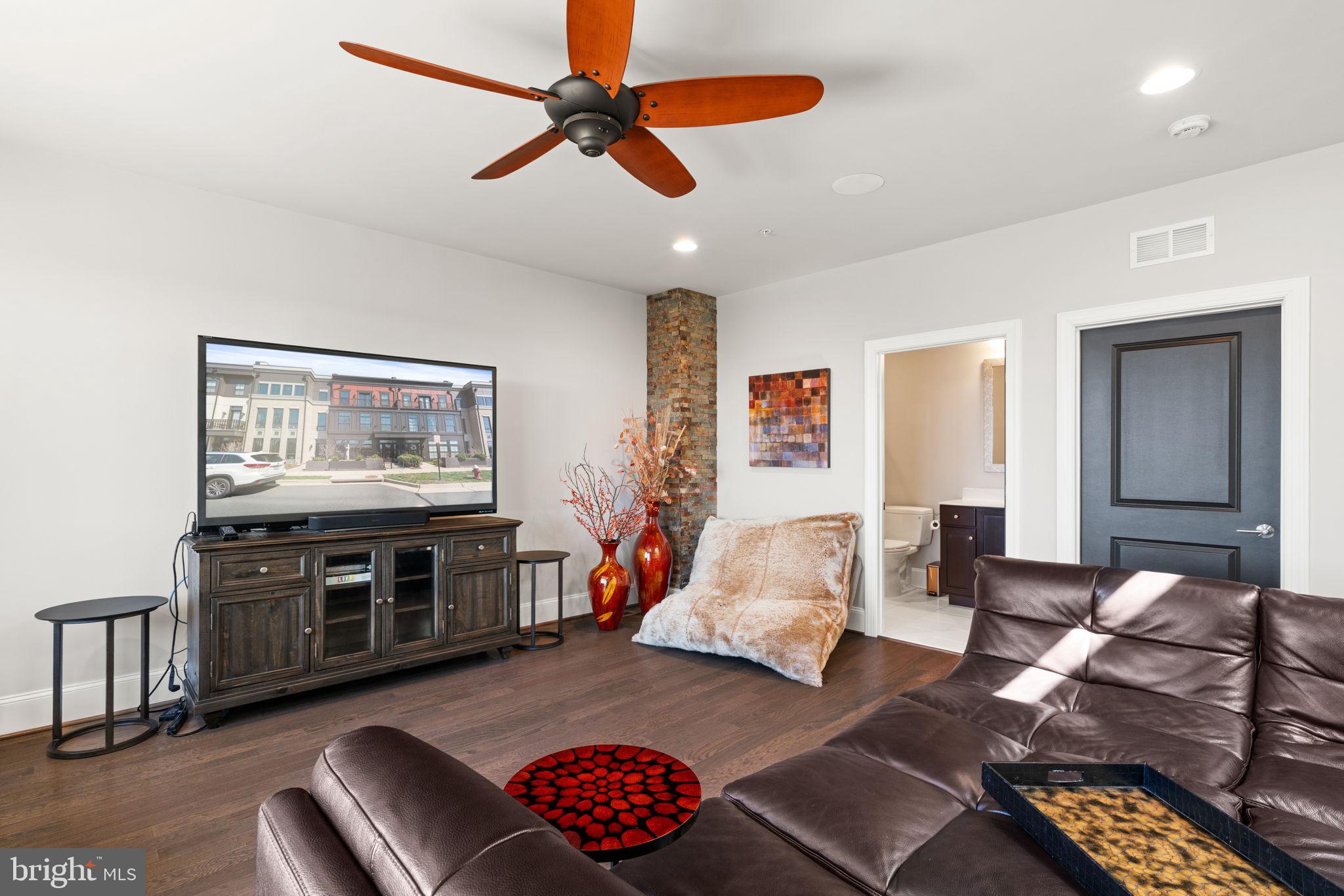 ONE LOUDOUN - Residential