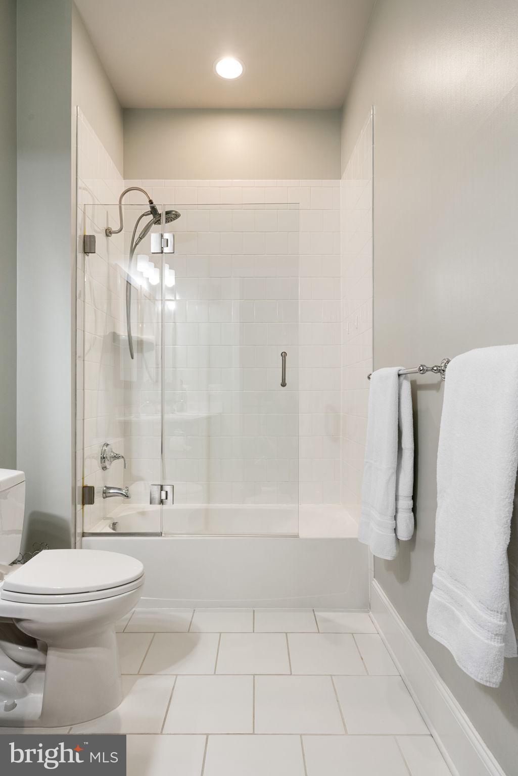 ONE LOUDOUN - Residential