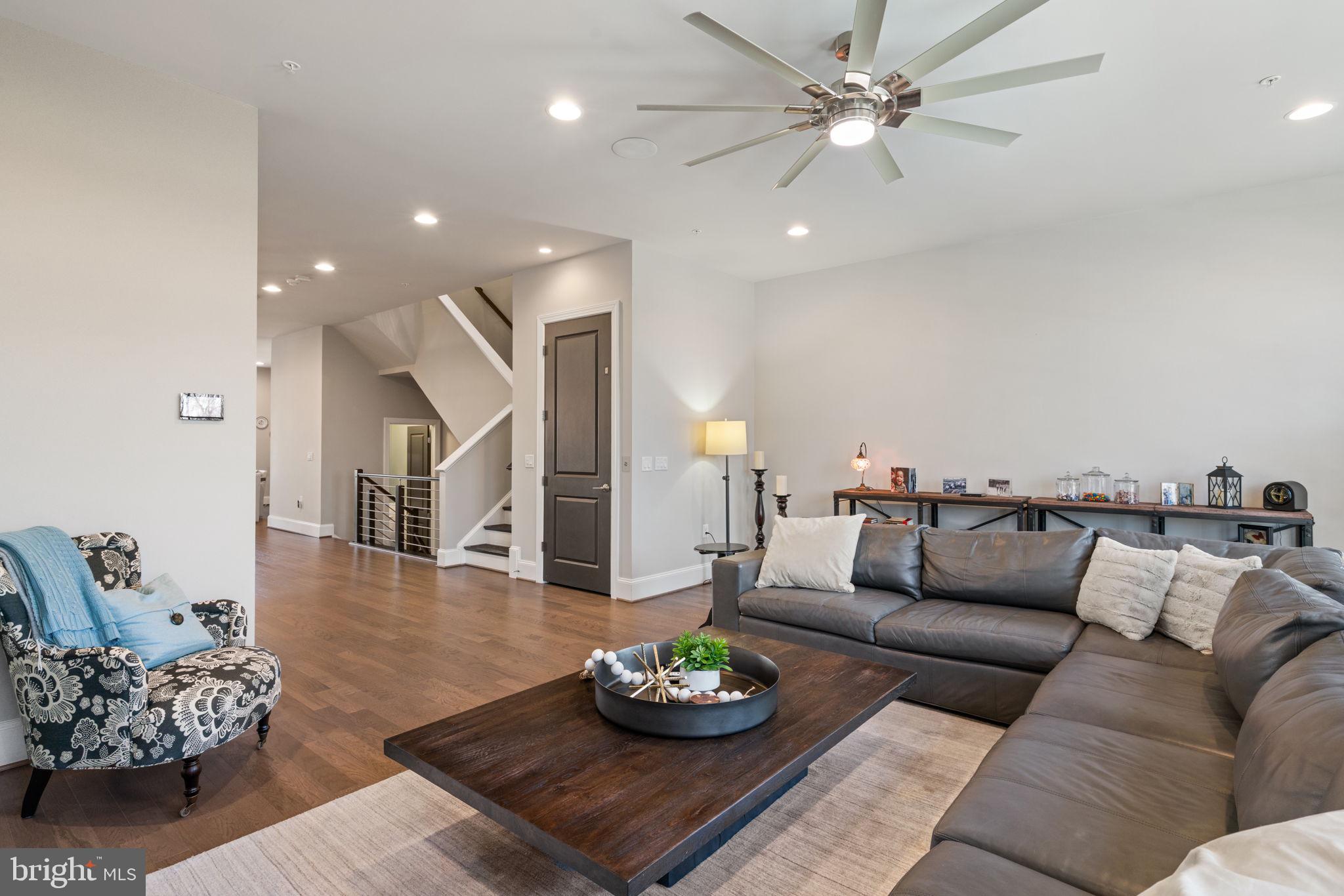 ONE LOUDOUN - Residential