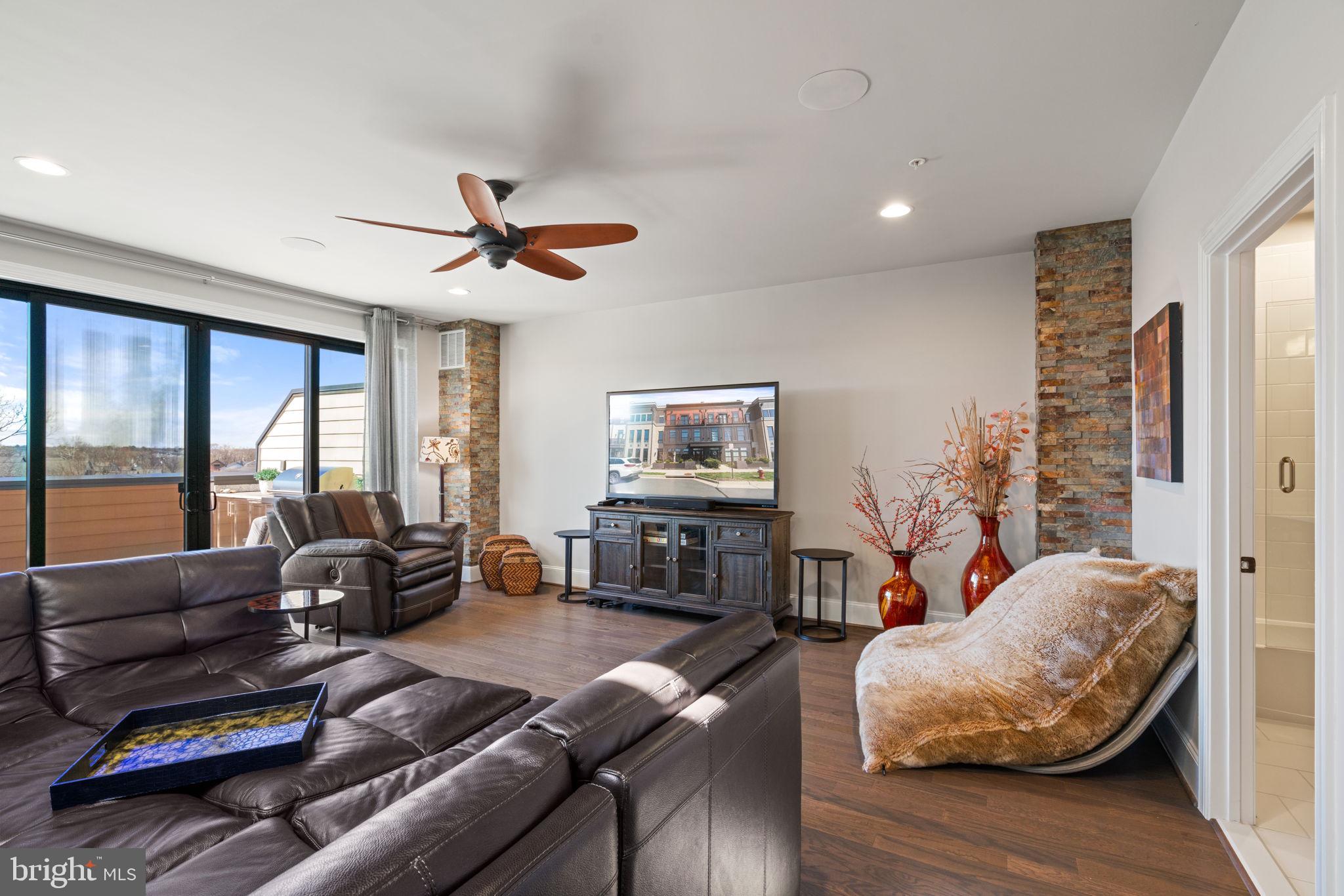 ONE LOUDOUN - Residential