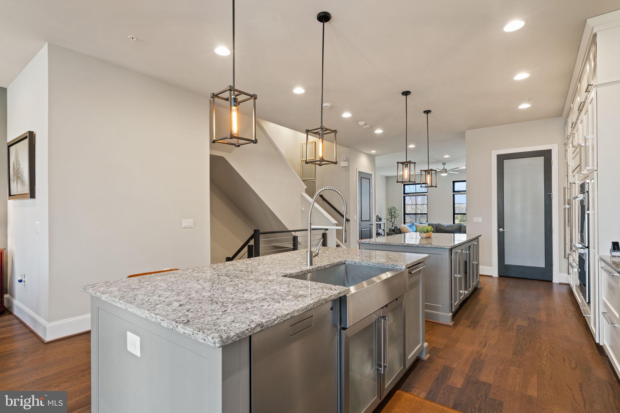 ONE LOUDOUN - Residential