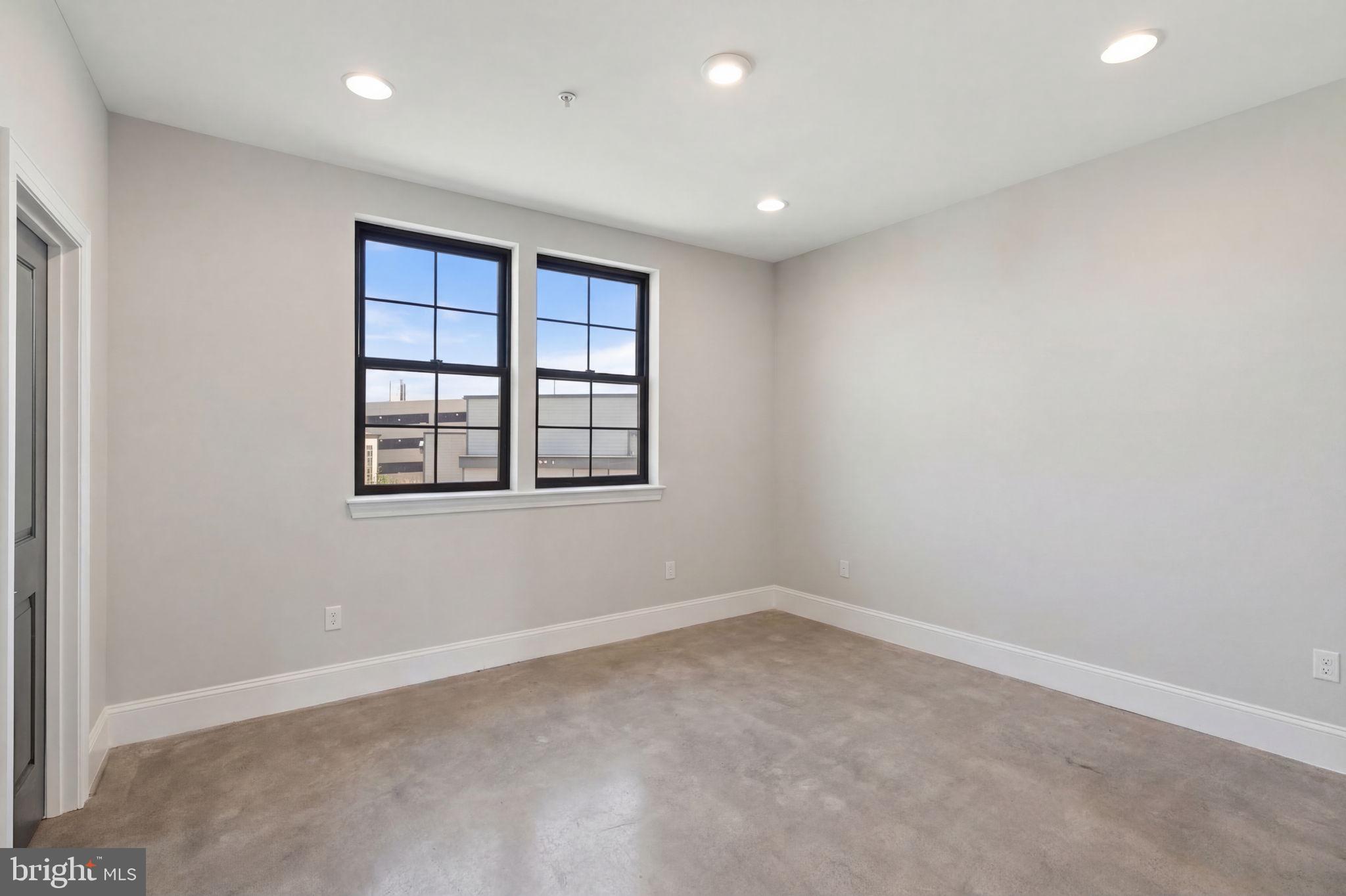 ONE LOUDOUN - Residential