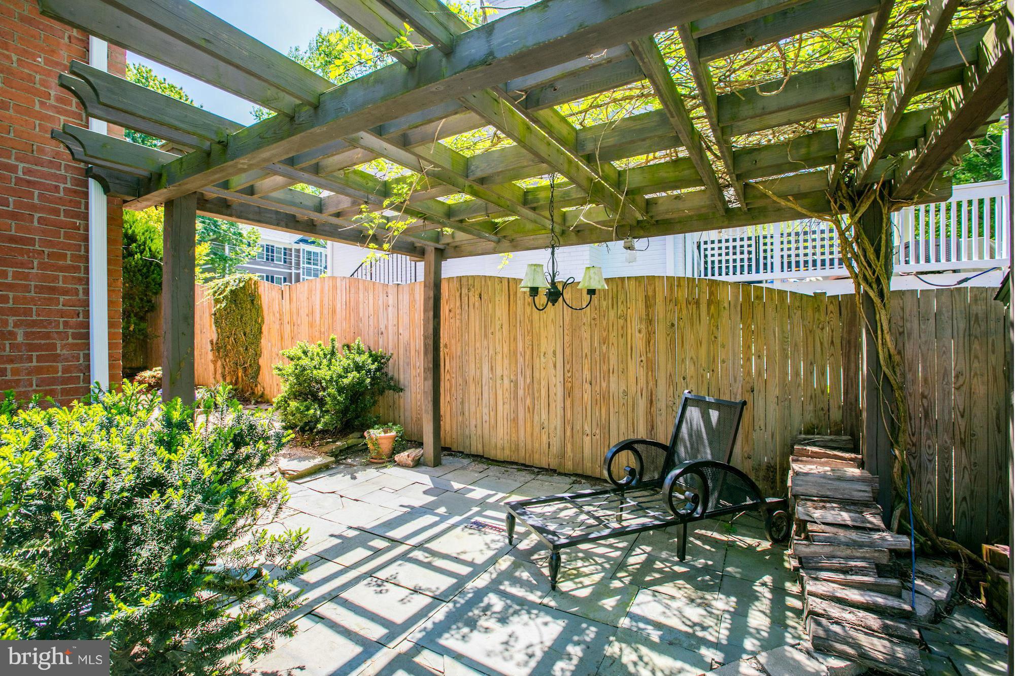 GOLF CLUB MANOR - Residential