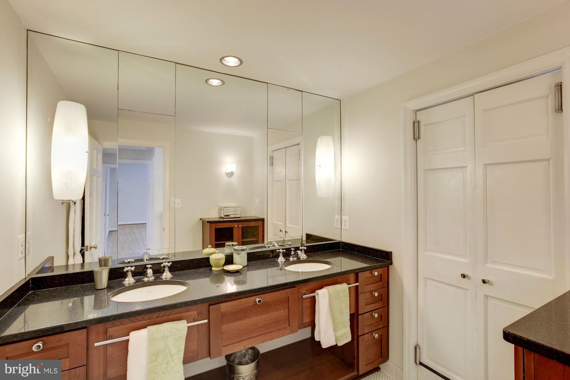 GOLF CLUB MANOR - Residential