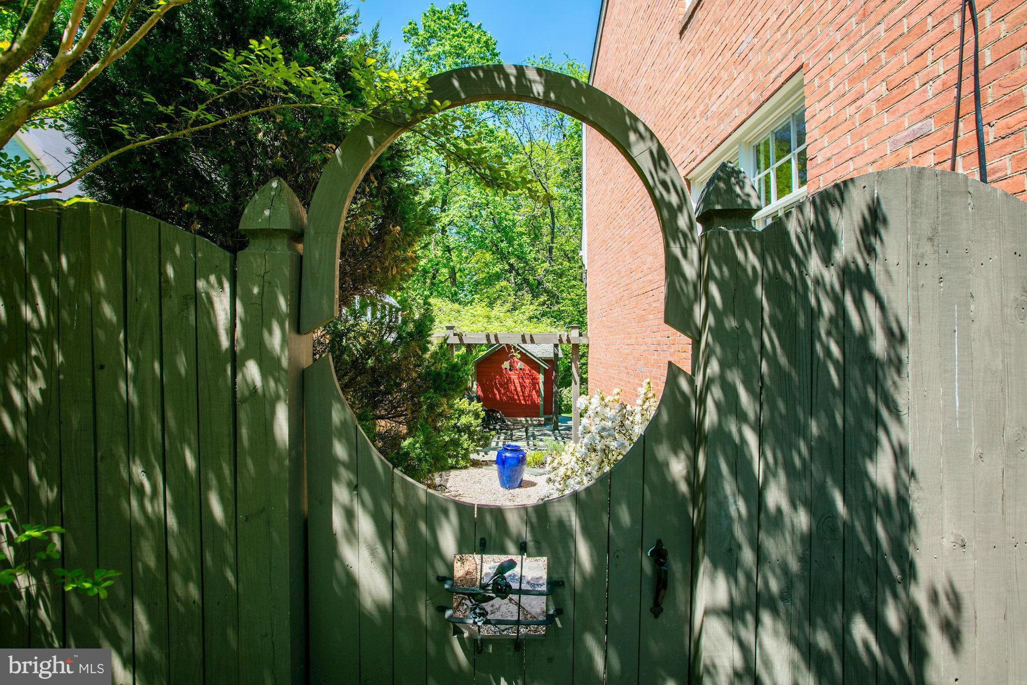 GOLF CLUB MANOR - Residential