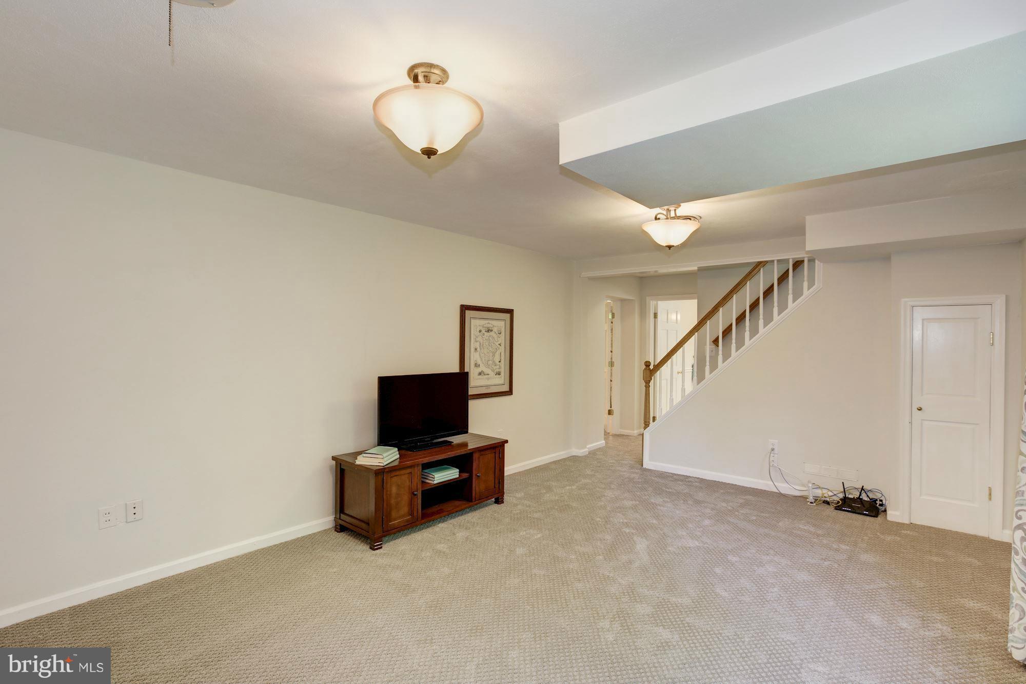 GOLF CLUB MANOR - Residential