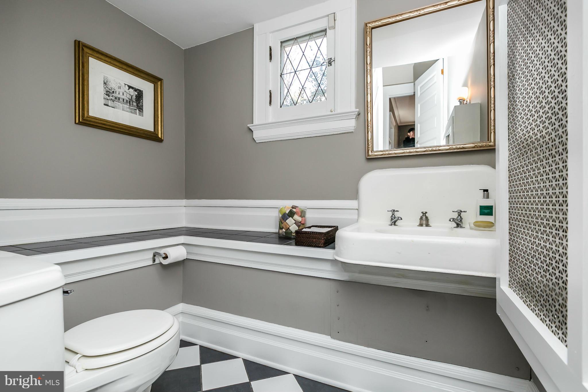 ROLAND PARK - Residential