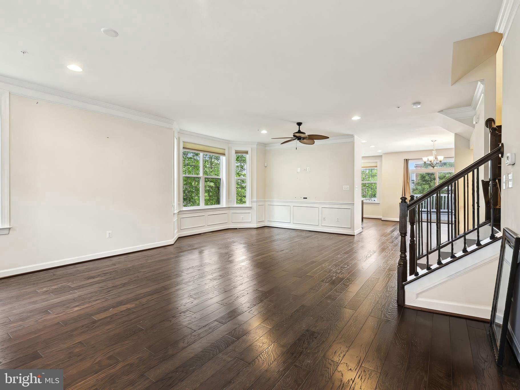 2111 GARDEN GROVE LANE