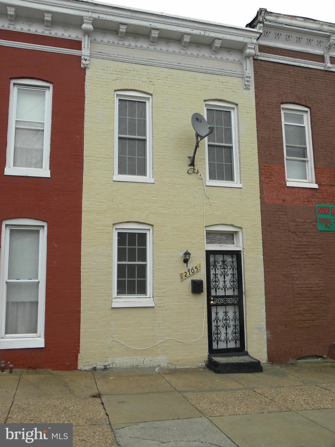 Great opportunity for first time home buyer or an investor to rent. This home offers an updated kitchen and bathrooms, ceramic tile LR, DR, and Kitchen, freshly painted and new carpet on the second floor. It has a nice deck and fully fenced backyard.