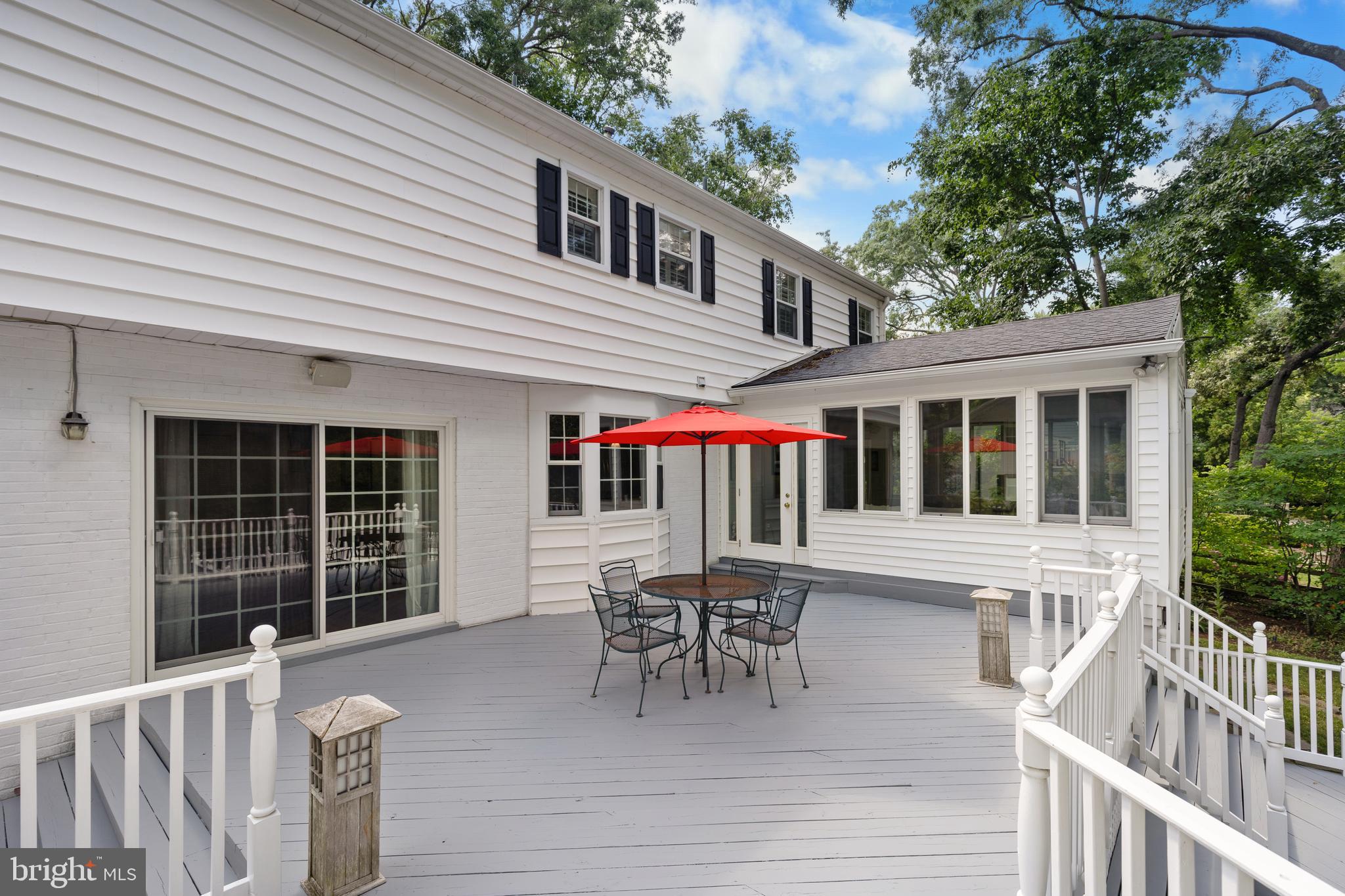 WAYNEWOOD - Residential