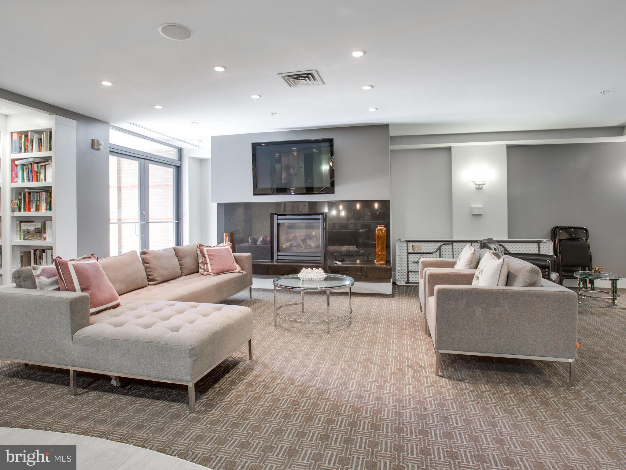 THE HENRY - Residential