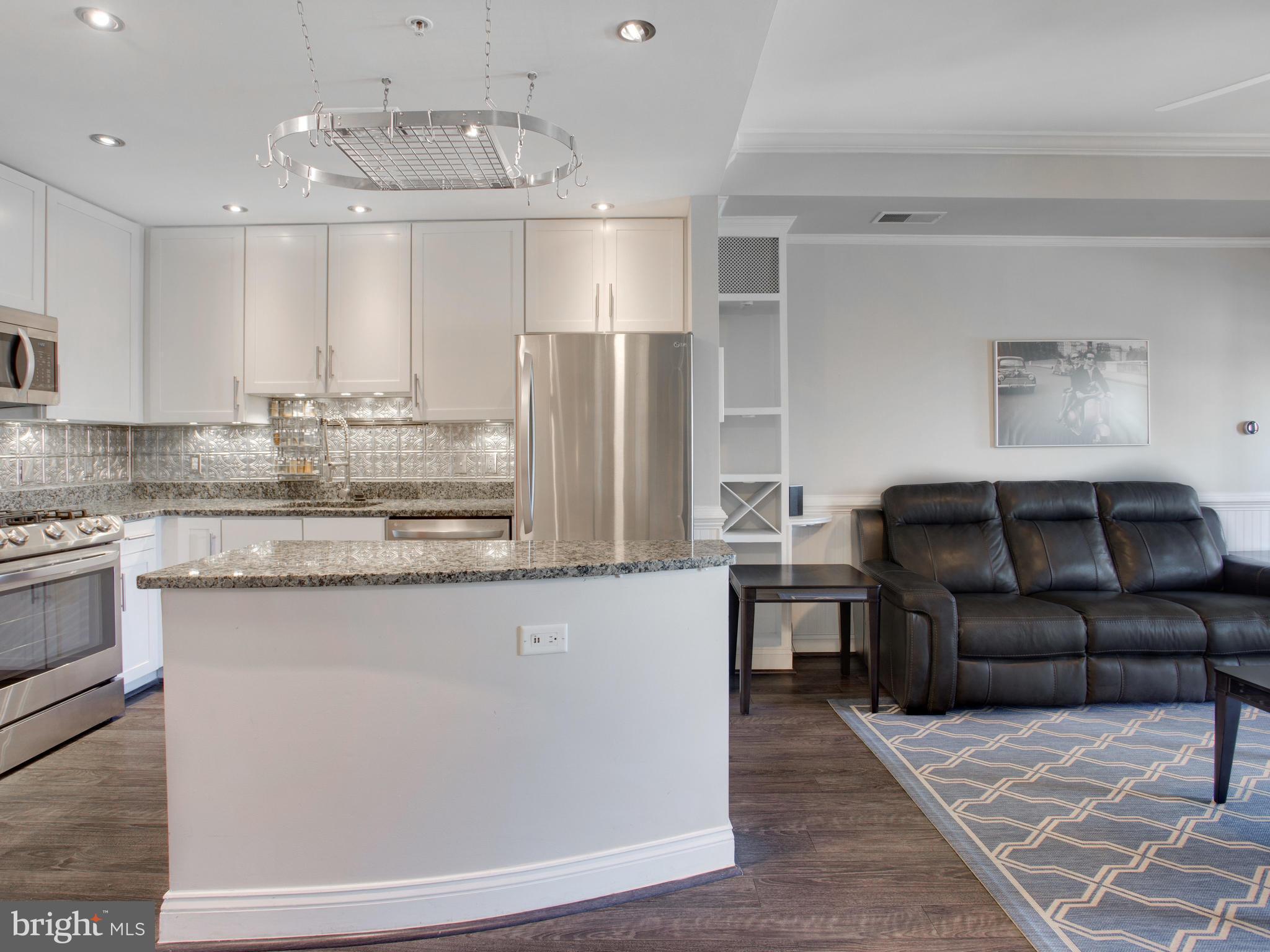 THE HENRY - Residential