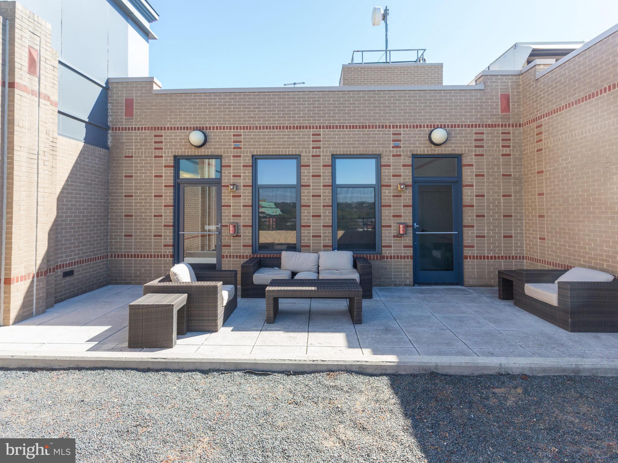 THE HENRY - Residential